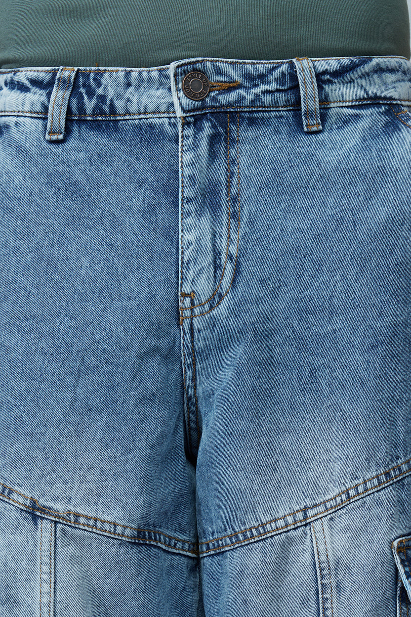 Medium Blue Solid Barrel Fit Jeans for Men - Image 3