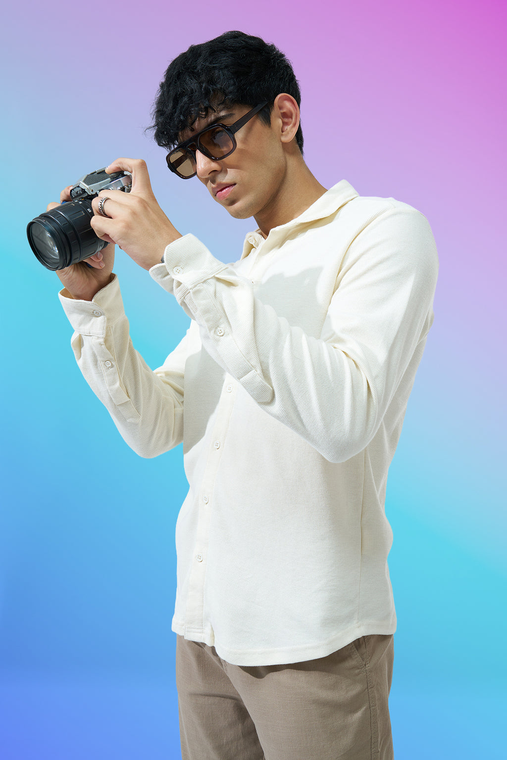 Off White Solid Regular Fit Shirt For Men - Image 1
