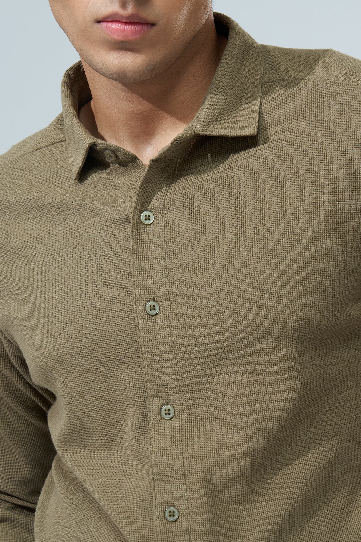Olive Solid Regular Fit Shirt for Men - Image 3