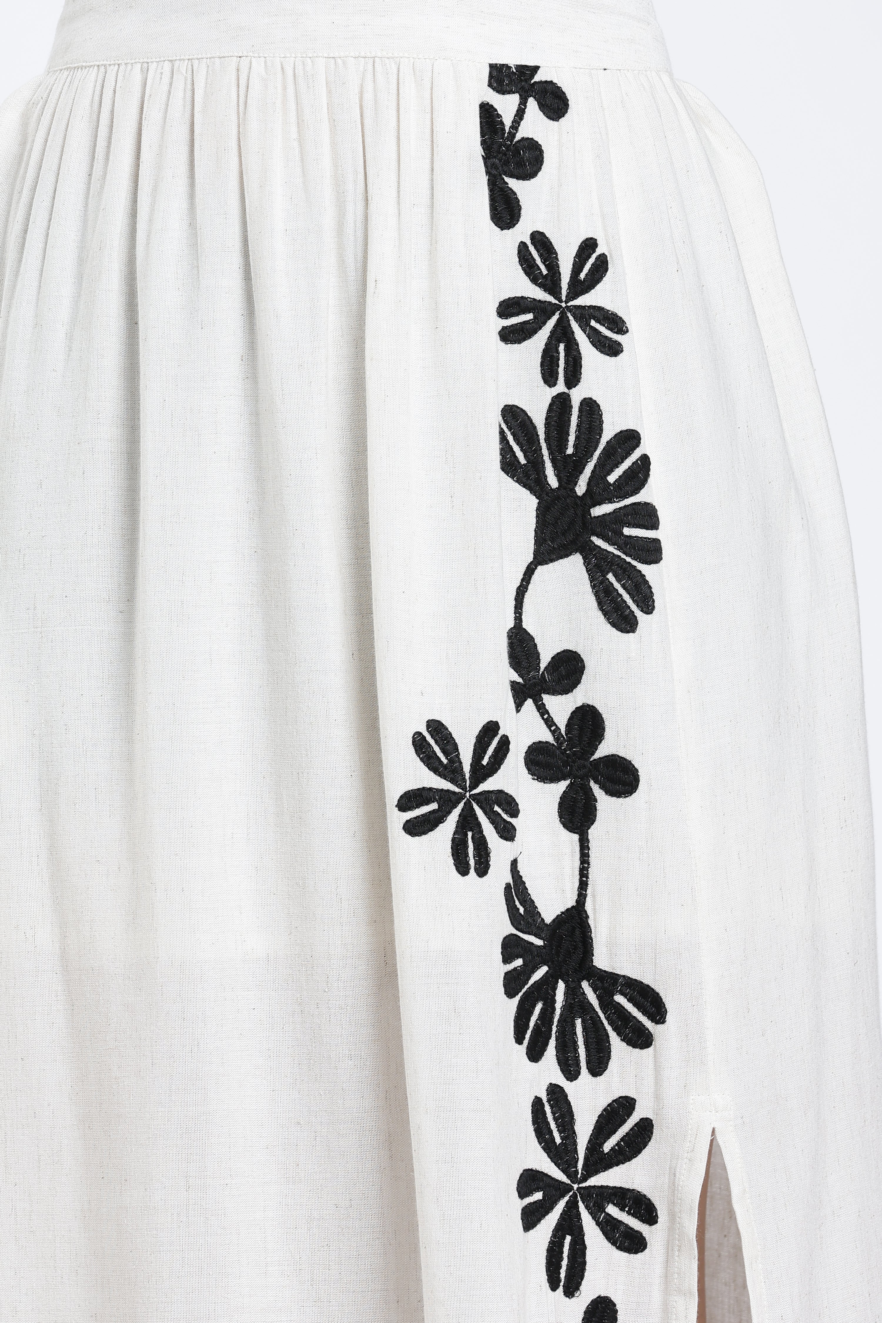 Off White Mid Rise Regular Fit Slit Skirt for Women - Image 3