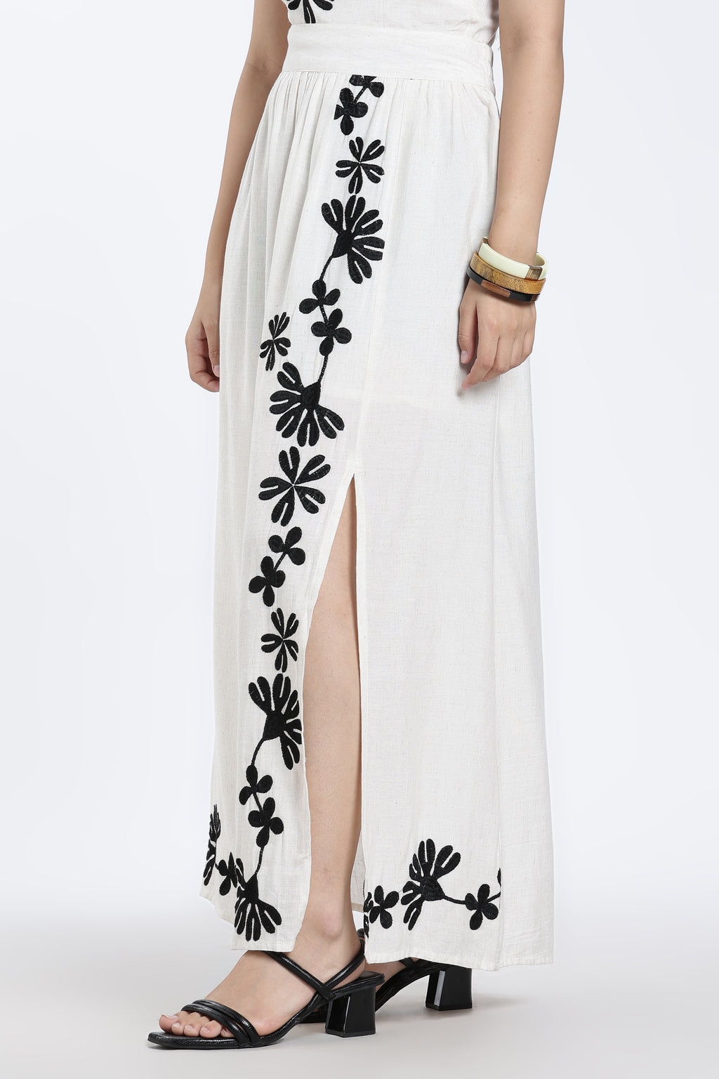 Off White Mid Rise Regular Fit Slit Skirt for Women - Image 4