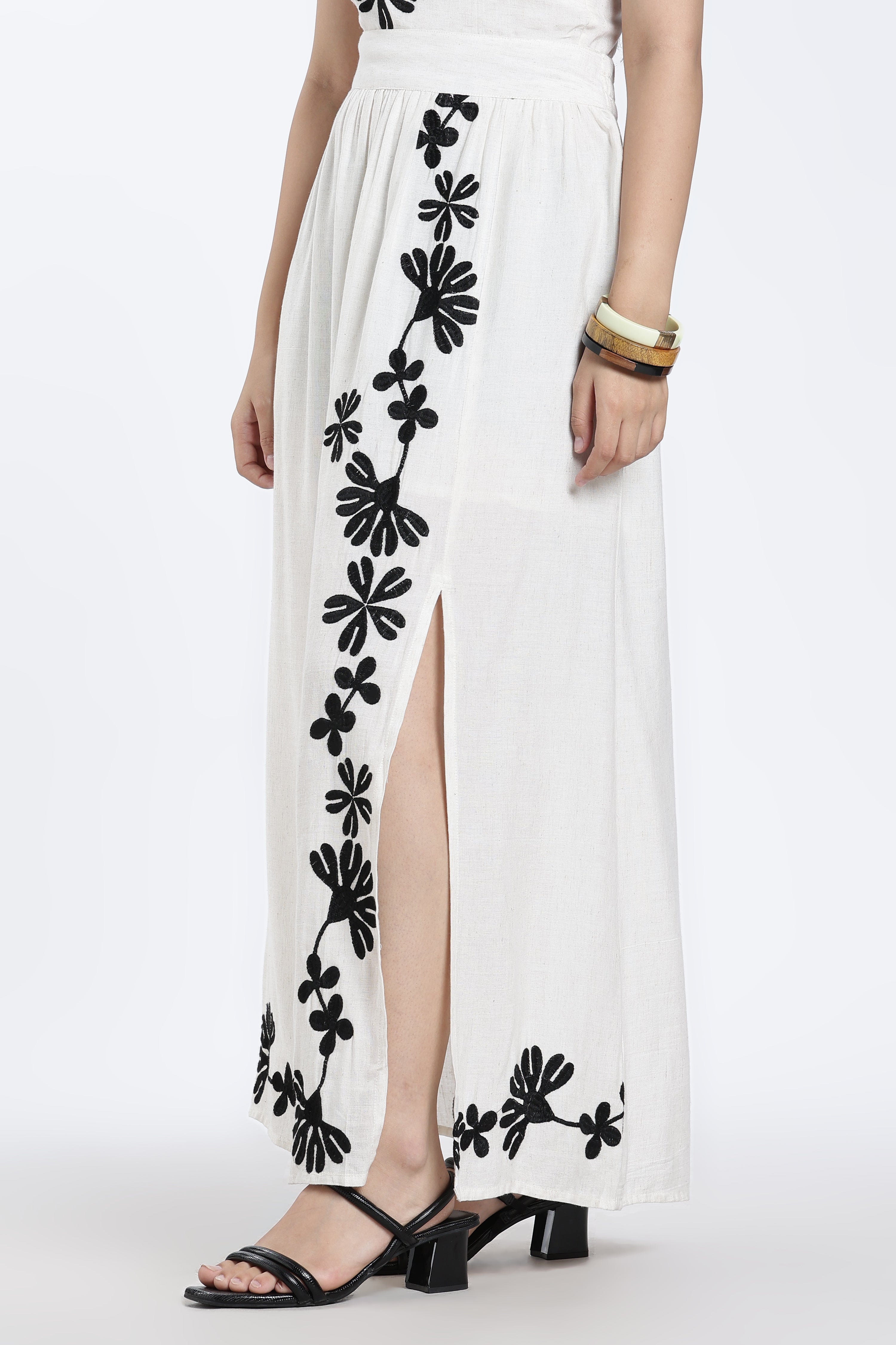 Off White Mid Rise Regular Fit Slit Skirt for Women - Image 4