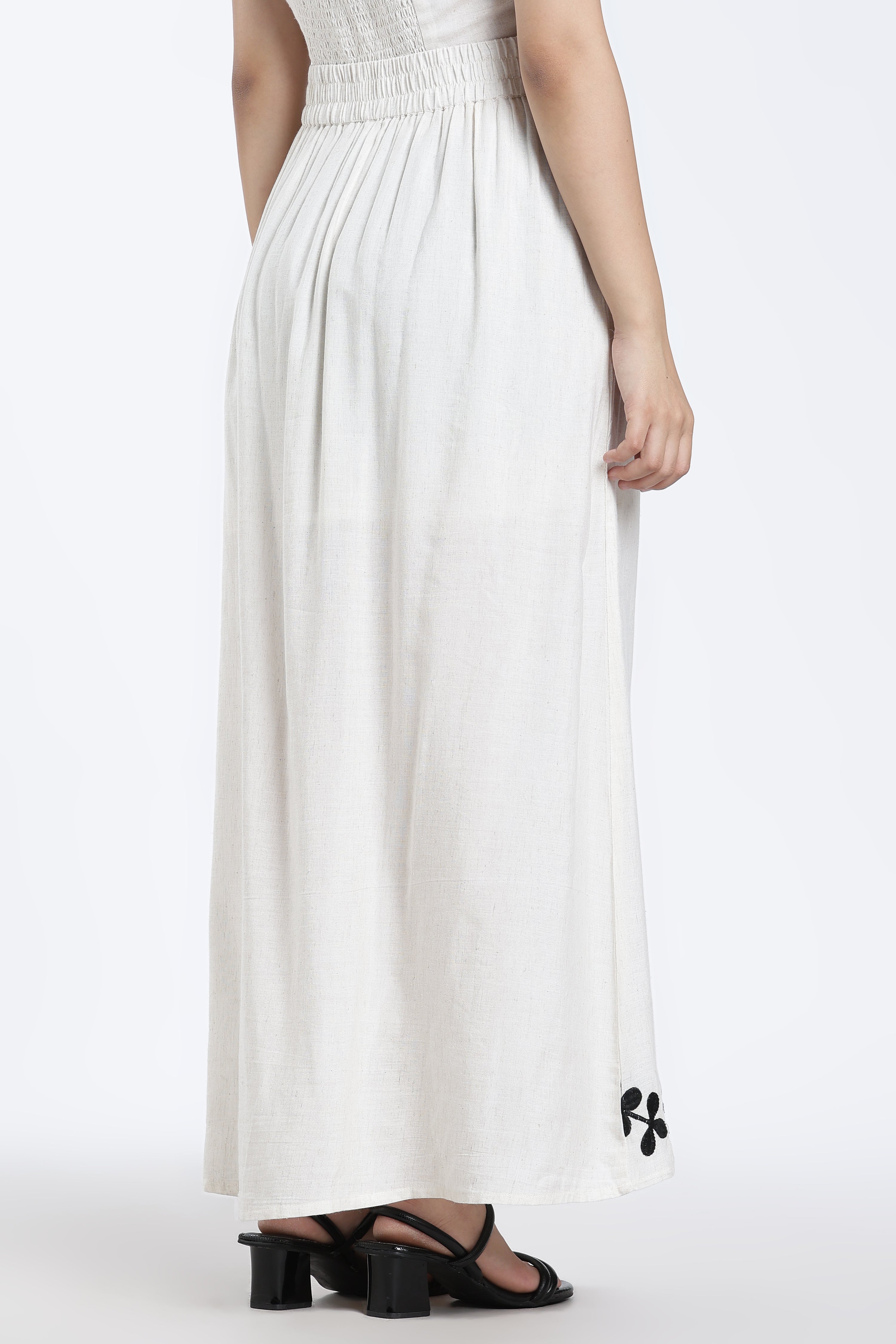 Off White Mid Rise Regular Fit Slit Skirt for Women - Image 5
