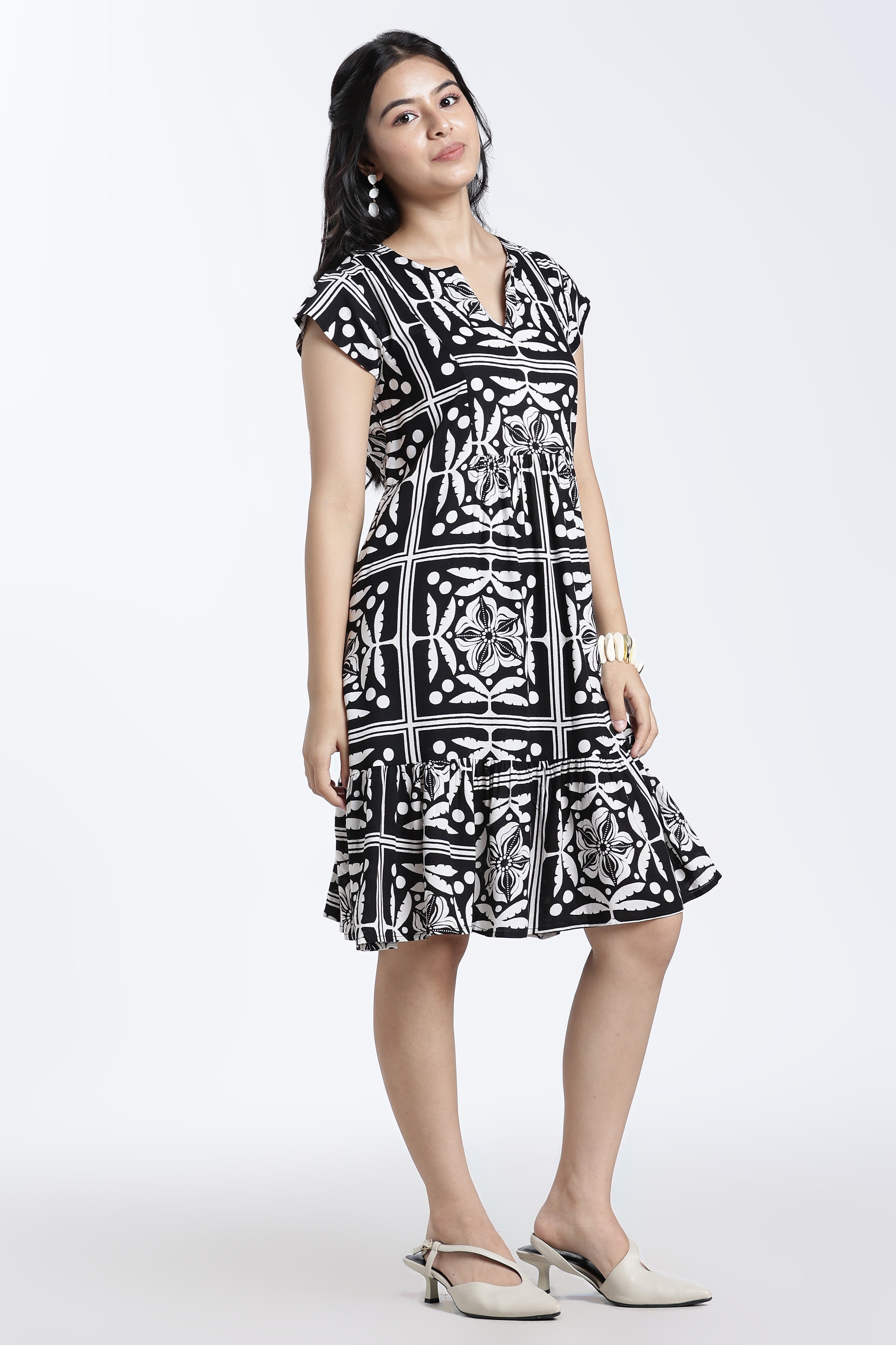 Black Gathered Regular Fit Dress for Women - Image 4