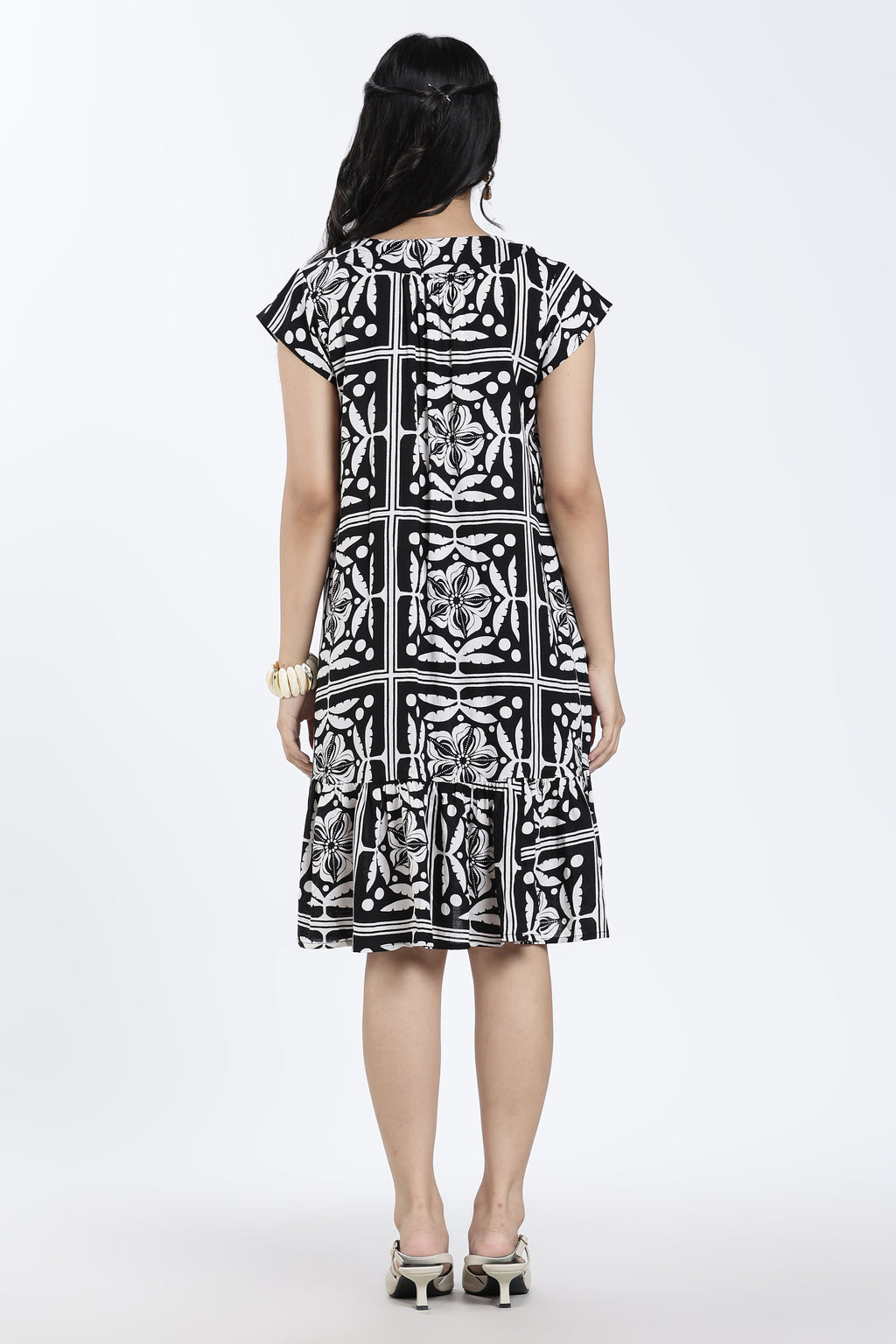 Black Gathered Regular Fit Dress for Women - Image 5
