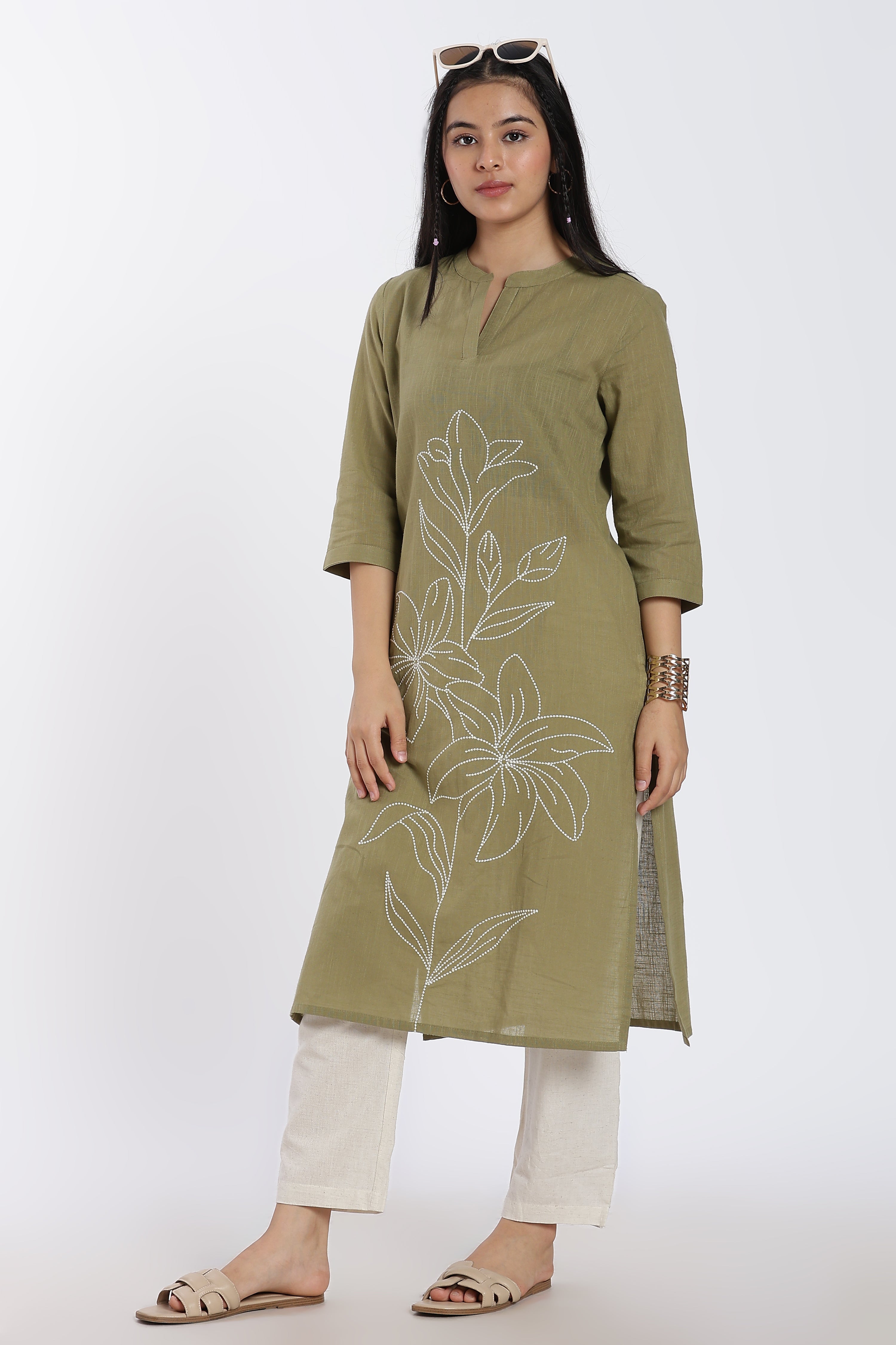Olive Embroidered Regular Fit Kurta for Women - Image 2