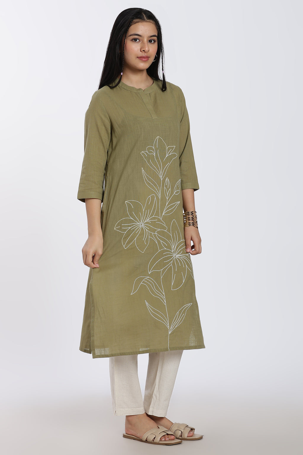 Olive Embroidered Regular Fit Kurta for Women - Image 4