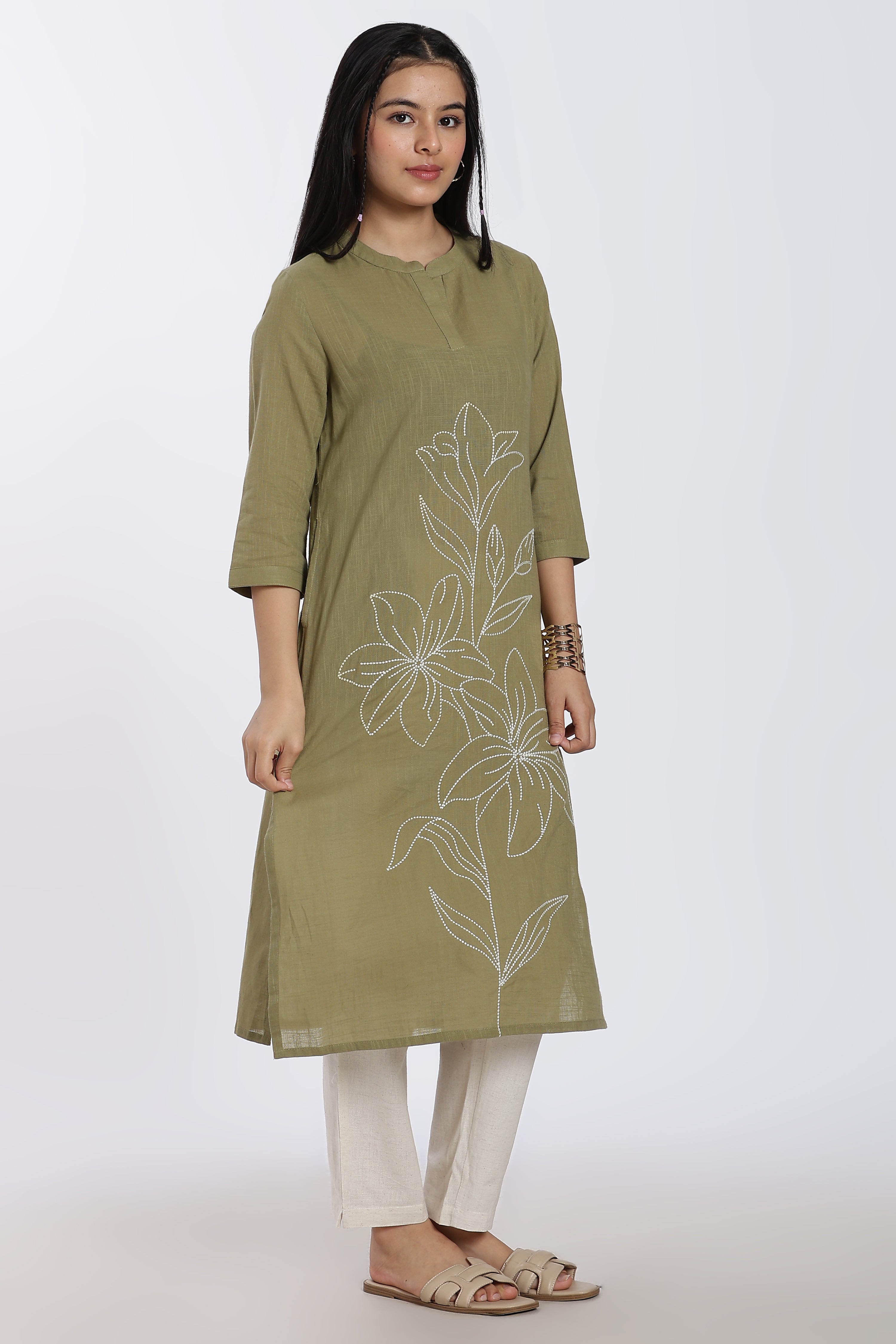 Olive Embroidered Regular Fit Kurta for Women - Image 4
