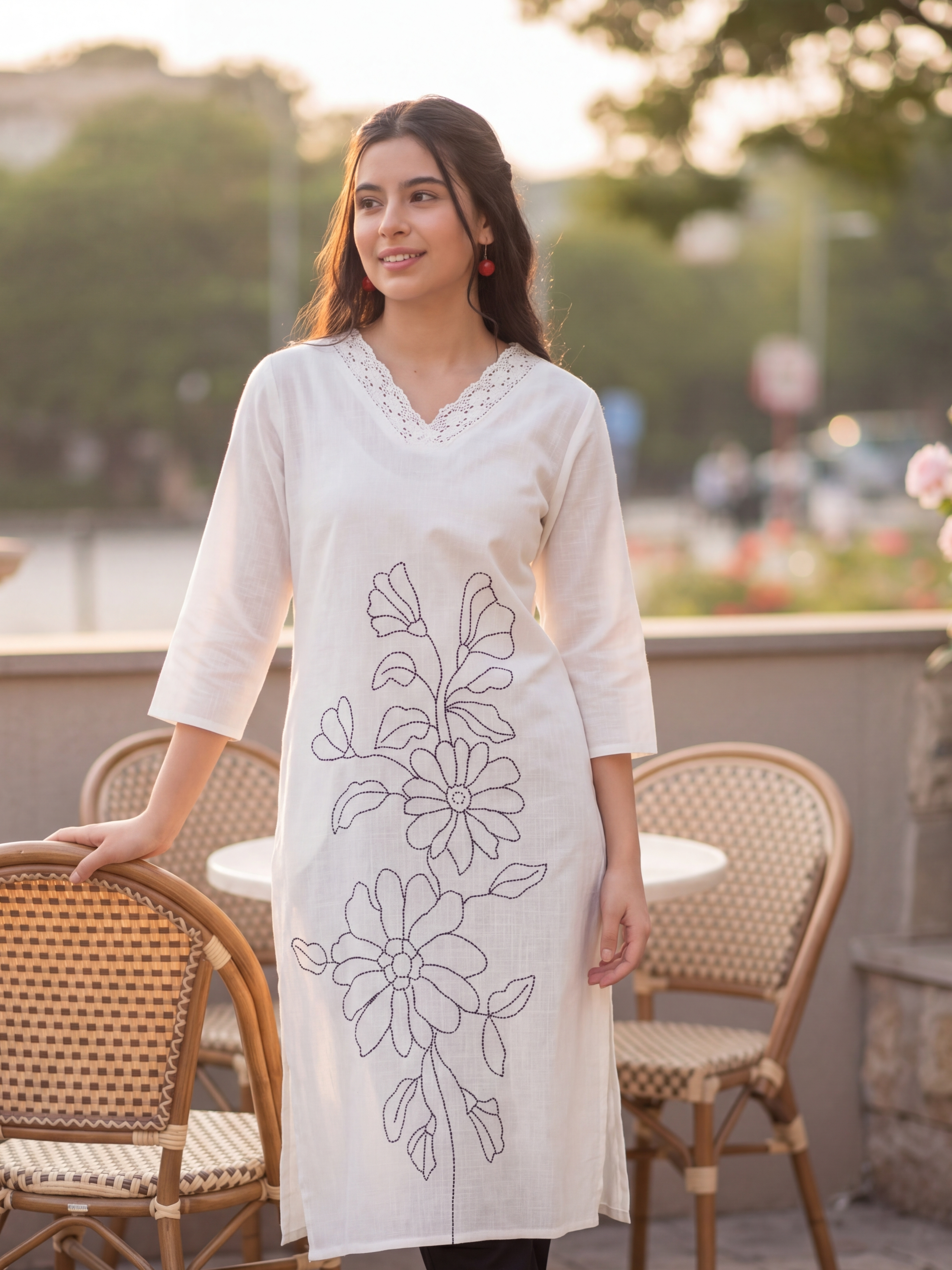 White Embroidered Regular Fit Kurta for Women - Image 1