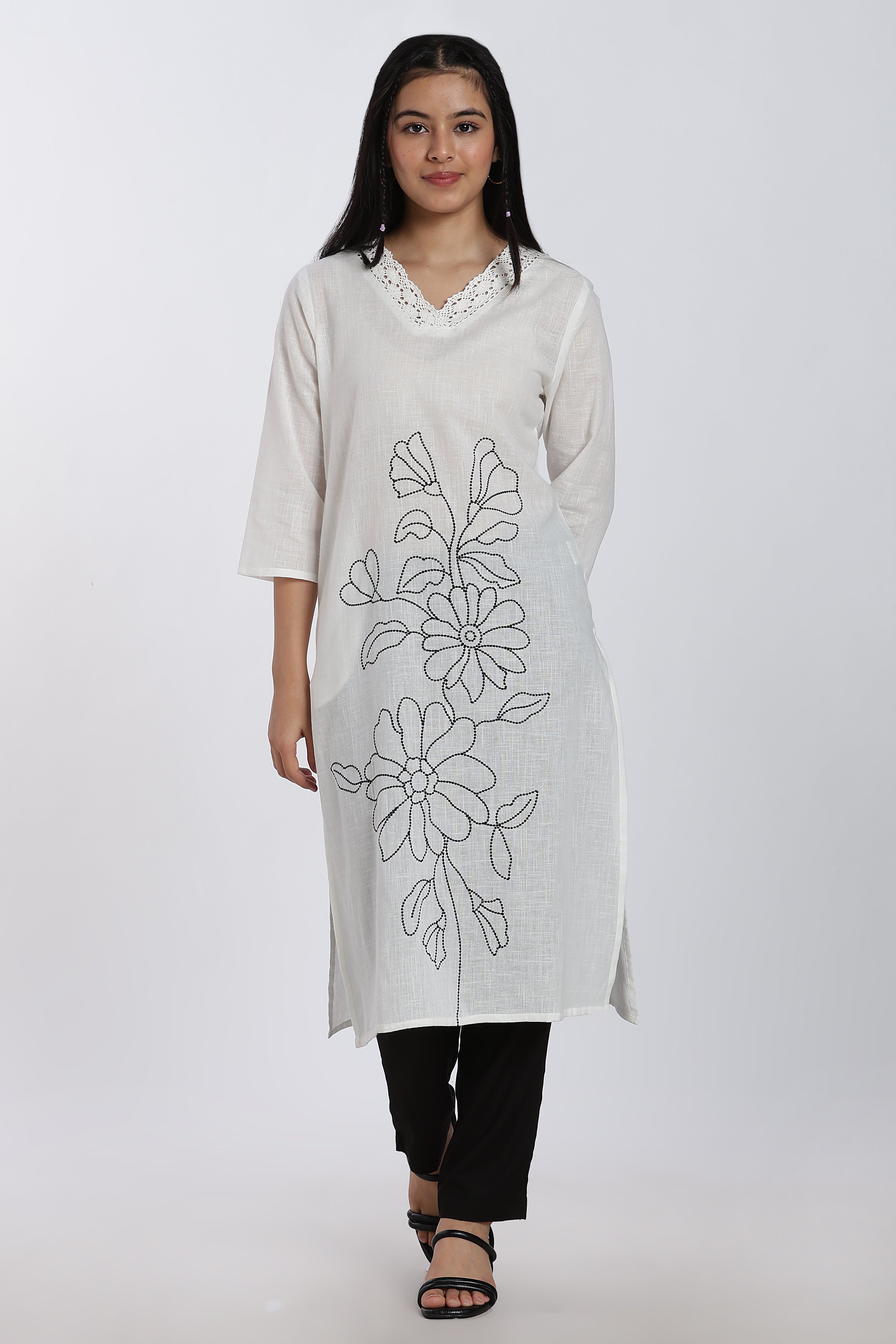 White Embroidered Regular Fit Kurta for Women - Image 2