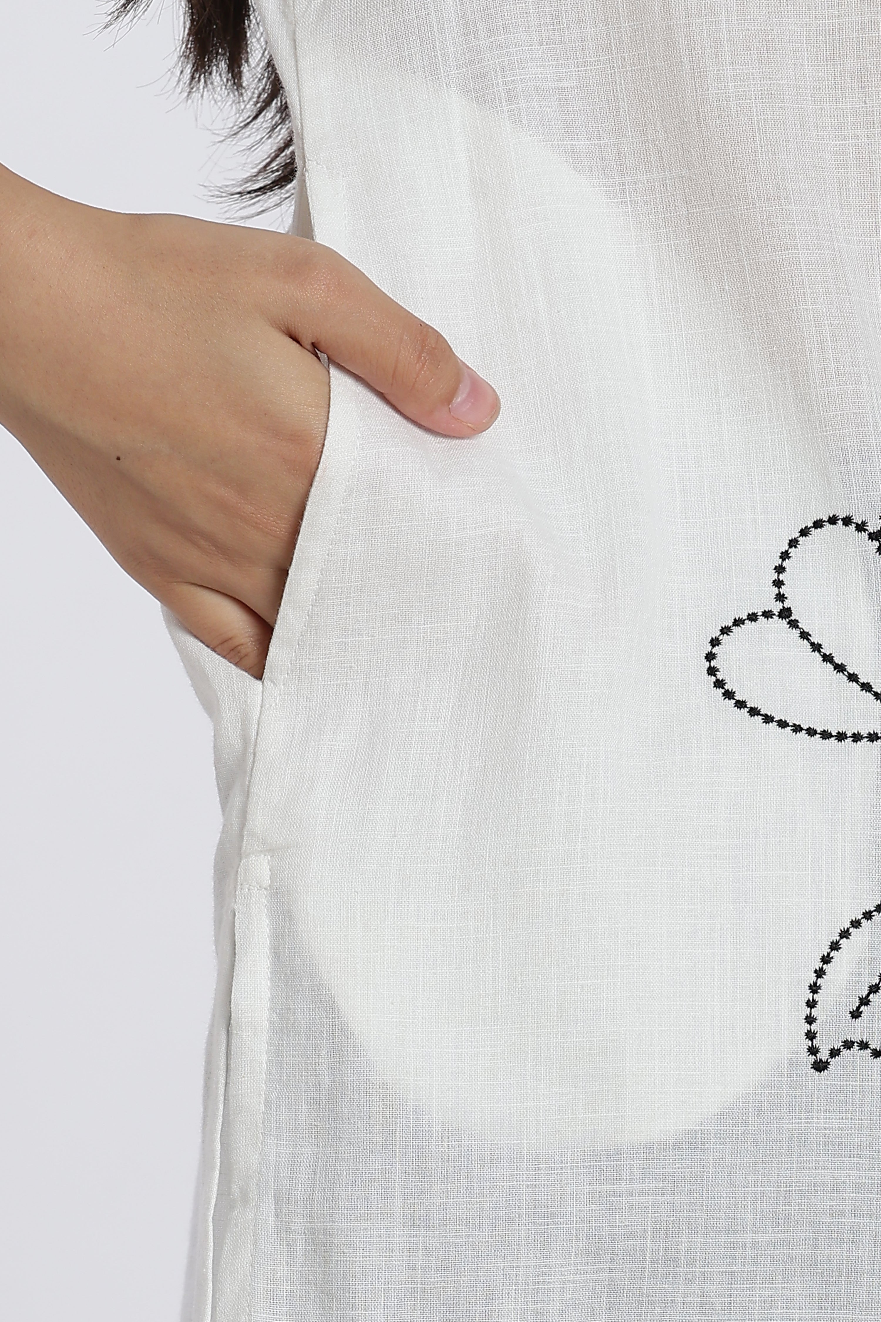 White Embroidered Regular Fit Kurta for Women - Image 3