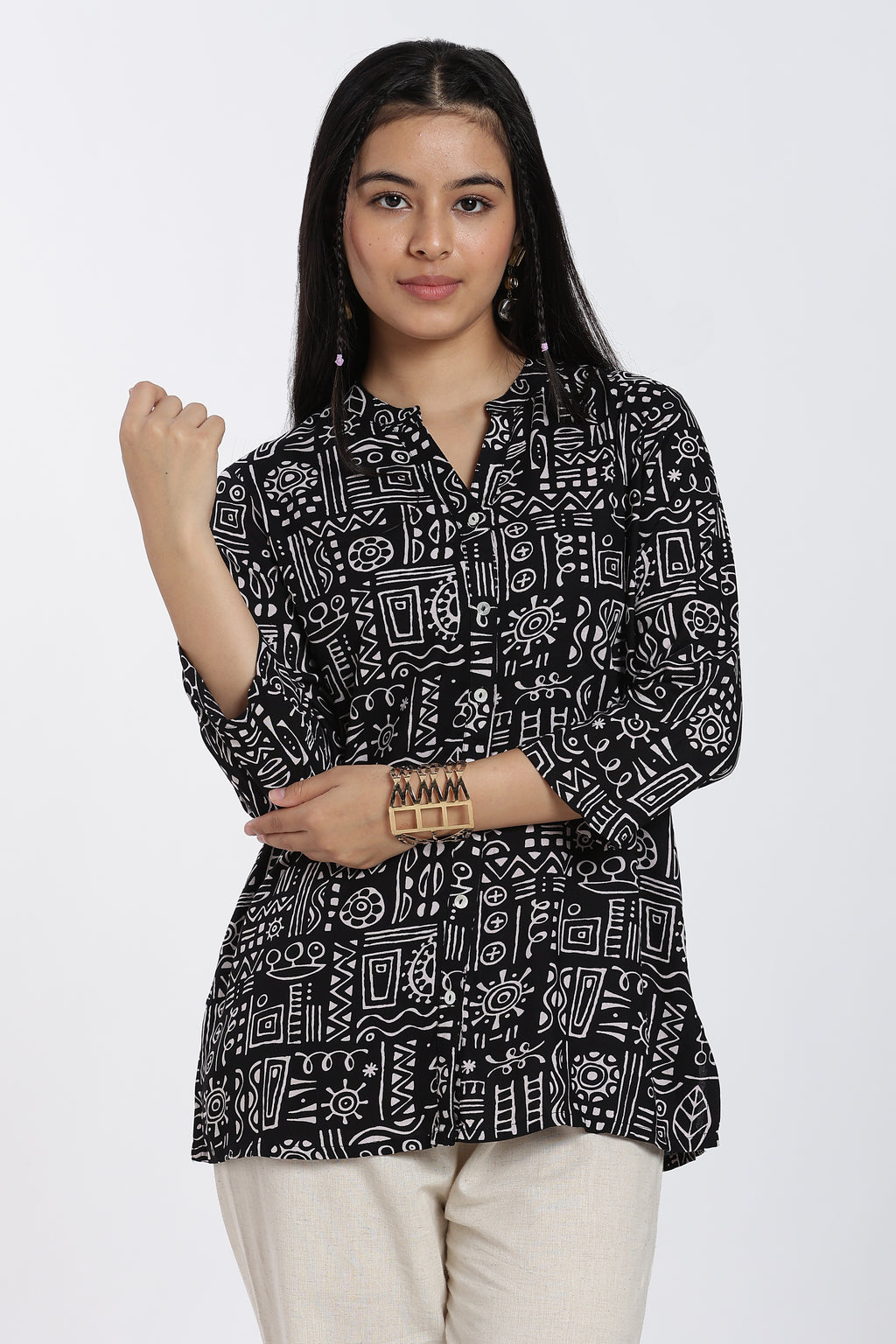 Black Patterned Regular Fit Tunic For Women - Image 2