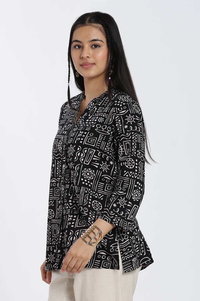 Black Patterned Regular Fit Tunic For Women - Image 4