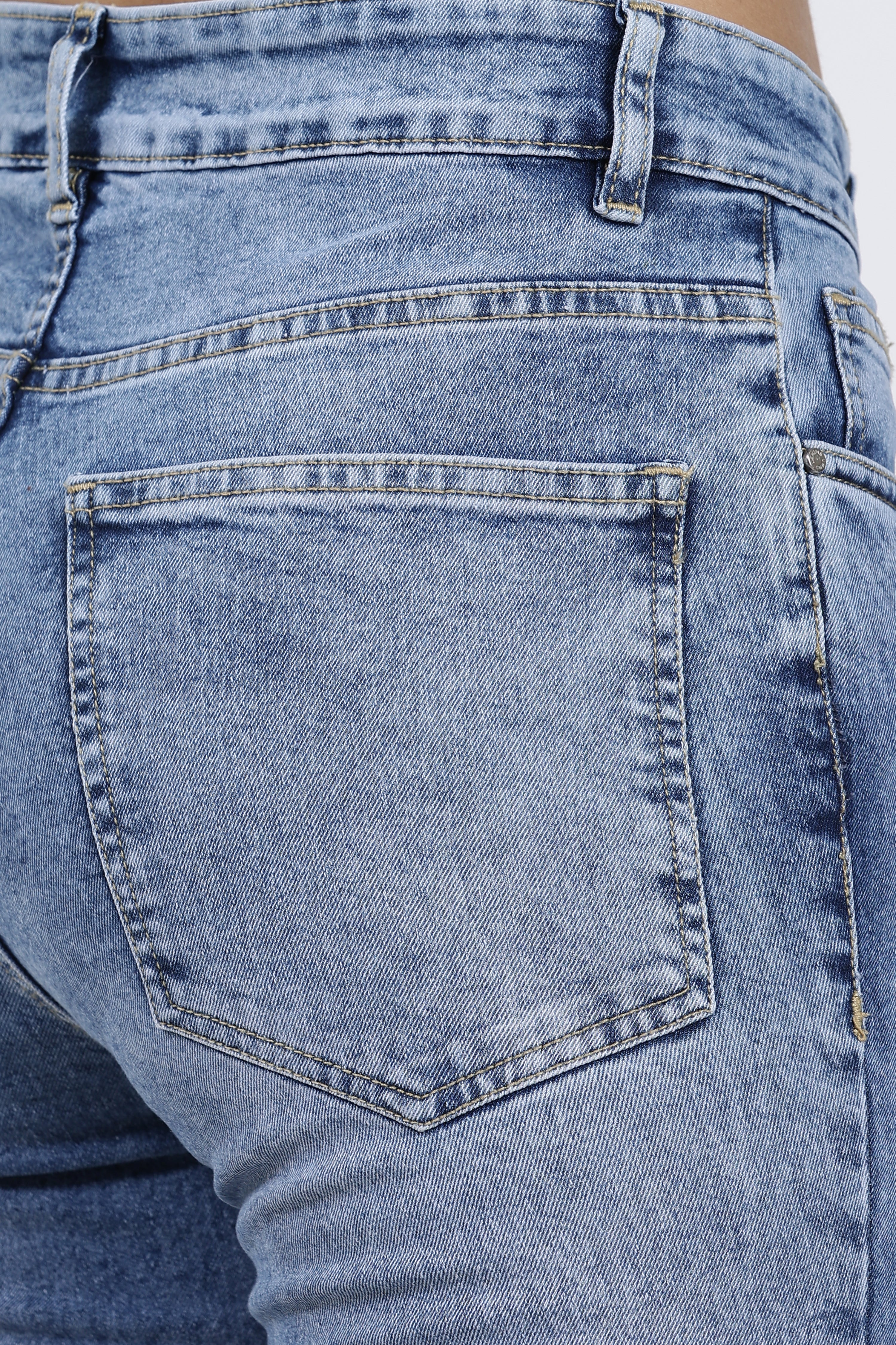 Light Blue 5 Pocketed Regular Fit Jeans for Women - Image 3