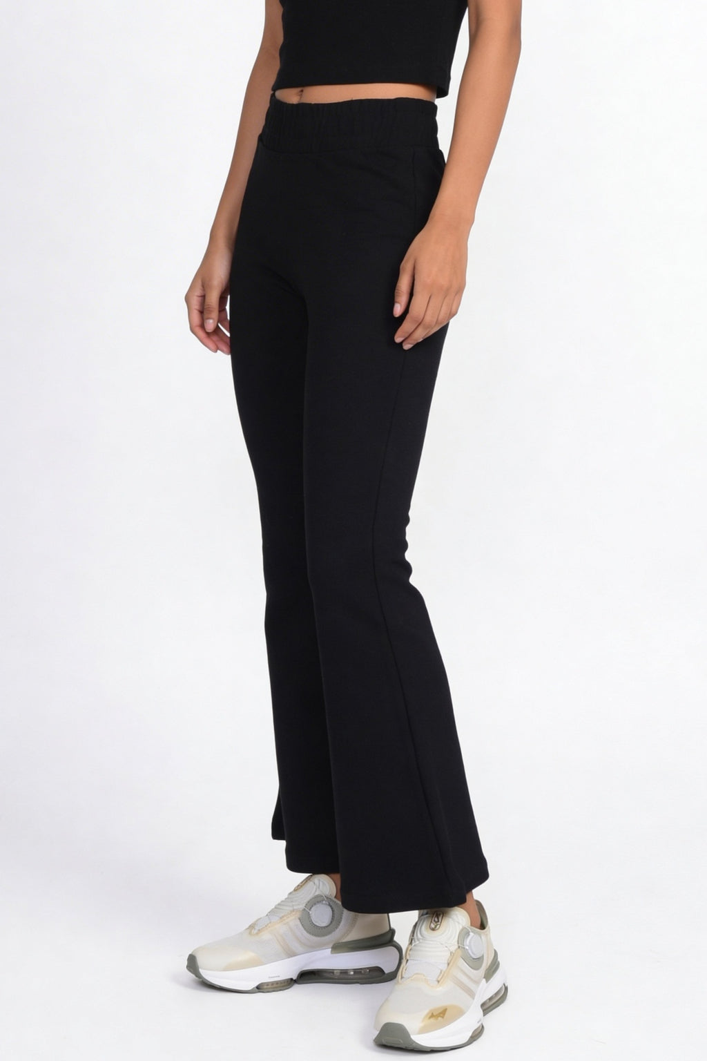 Black Solid Flared Pant for Women - Image 4