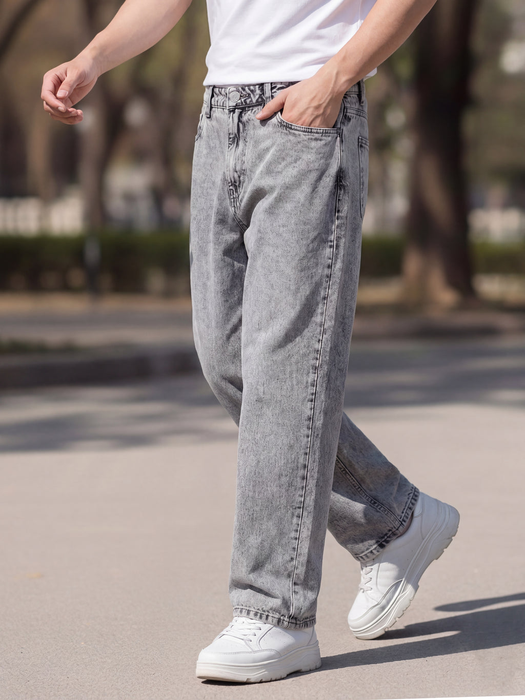 Light Grey 5 Pocketed Boxy Fit Jeans for Men - Image 1