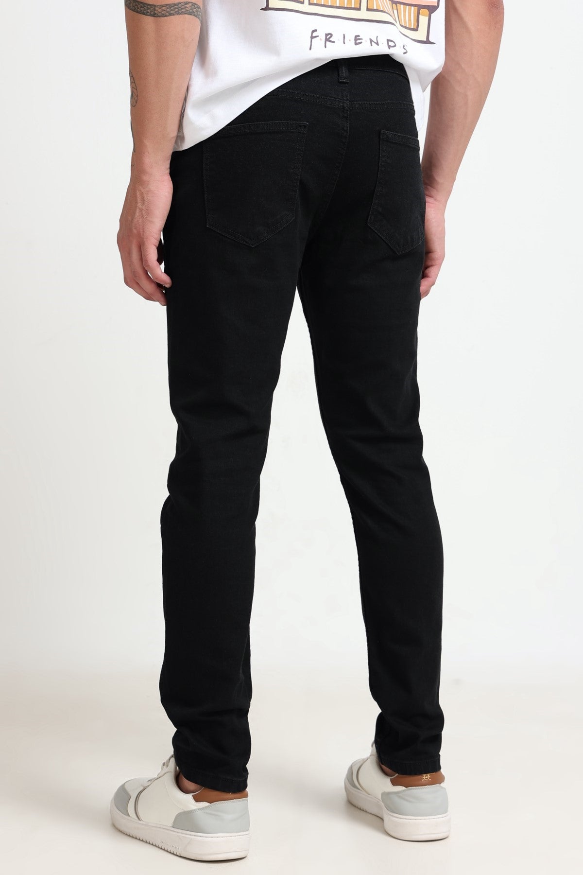 Black Solid Carrot Fit Jeans for Men - Image 4