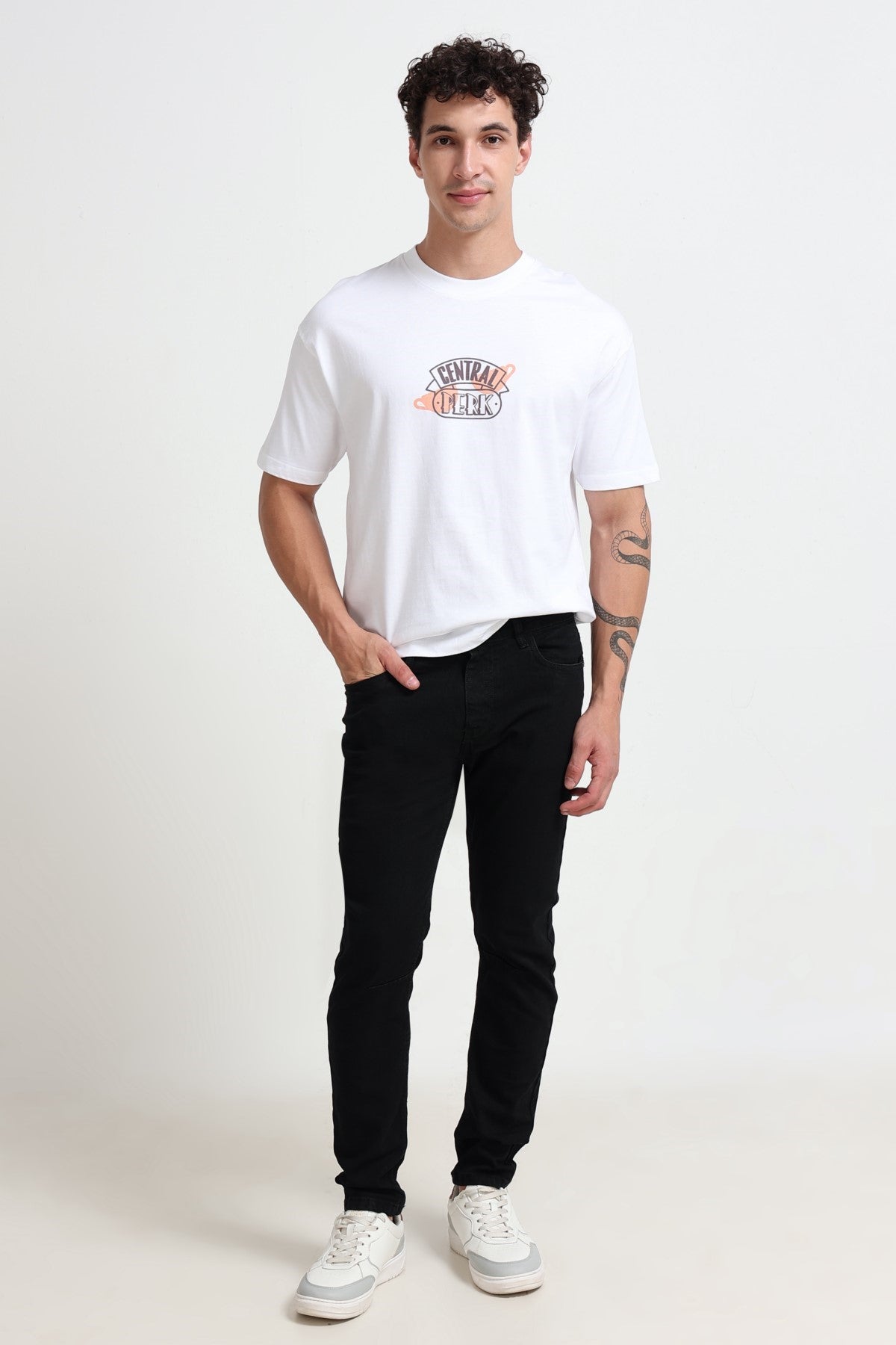 Black Solid Carrot Fit Jeans for Men - Image 5