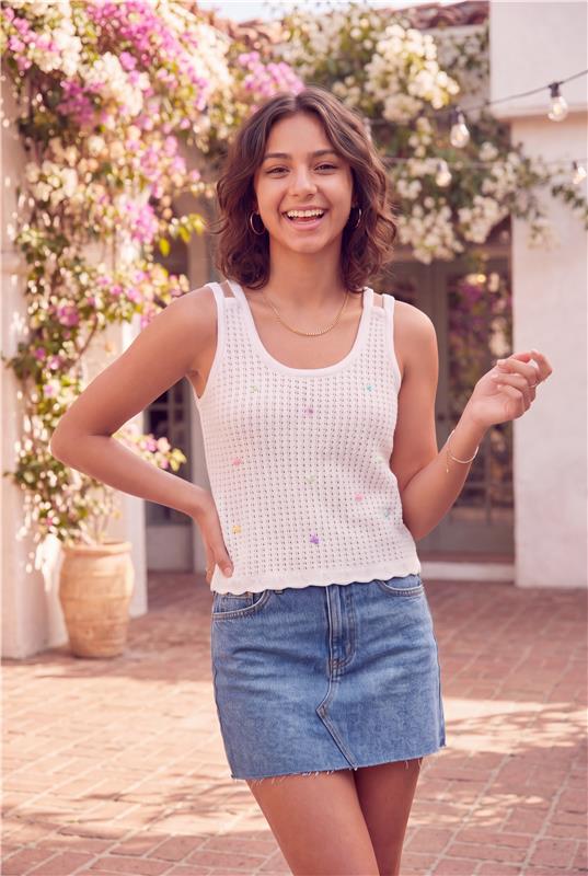 White Embellished Regular Fit T-Shirt for Tweens Girls - Image 1