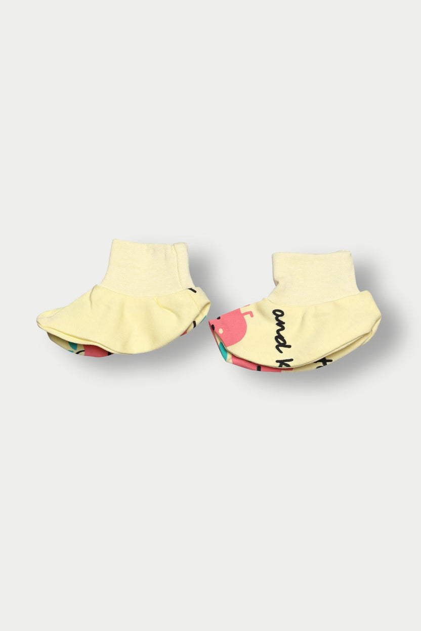 Yellow Apple Graphic Printed Regular Fit Gift Set for Infant Girls - Image 4