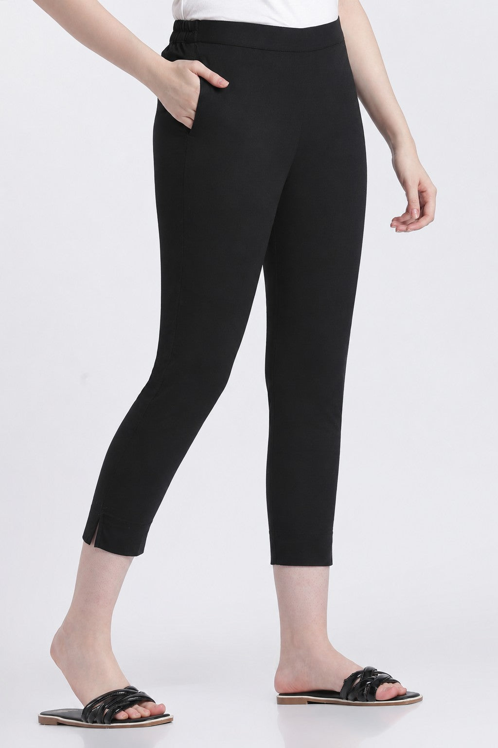 Black Regular Fit Casual Trouser With 1 Pocket for Women - Image 4