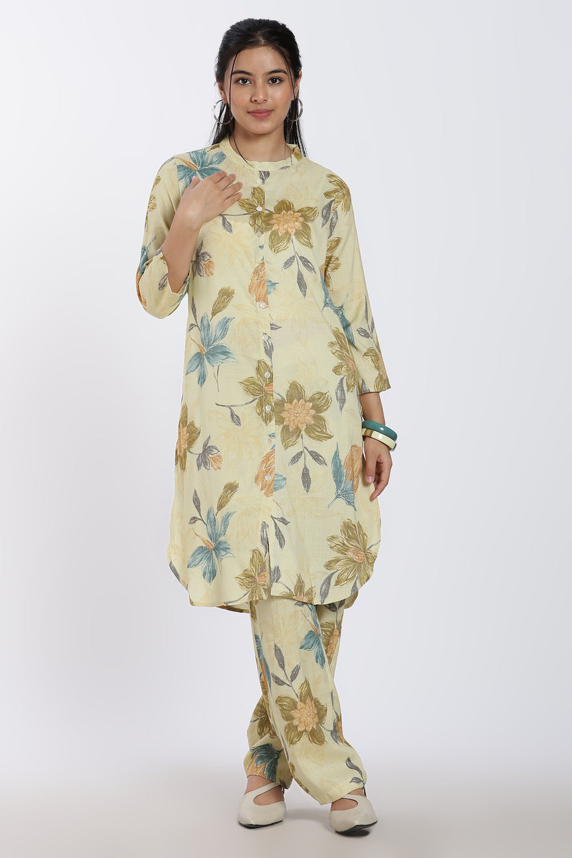 Yellow Floral Regular Fit Kurta Set for Women - Image 2
