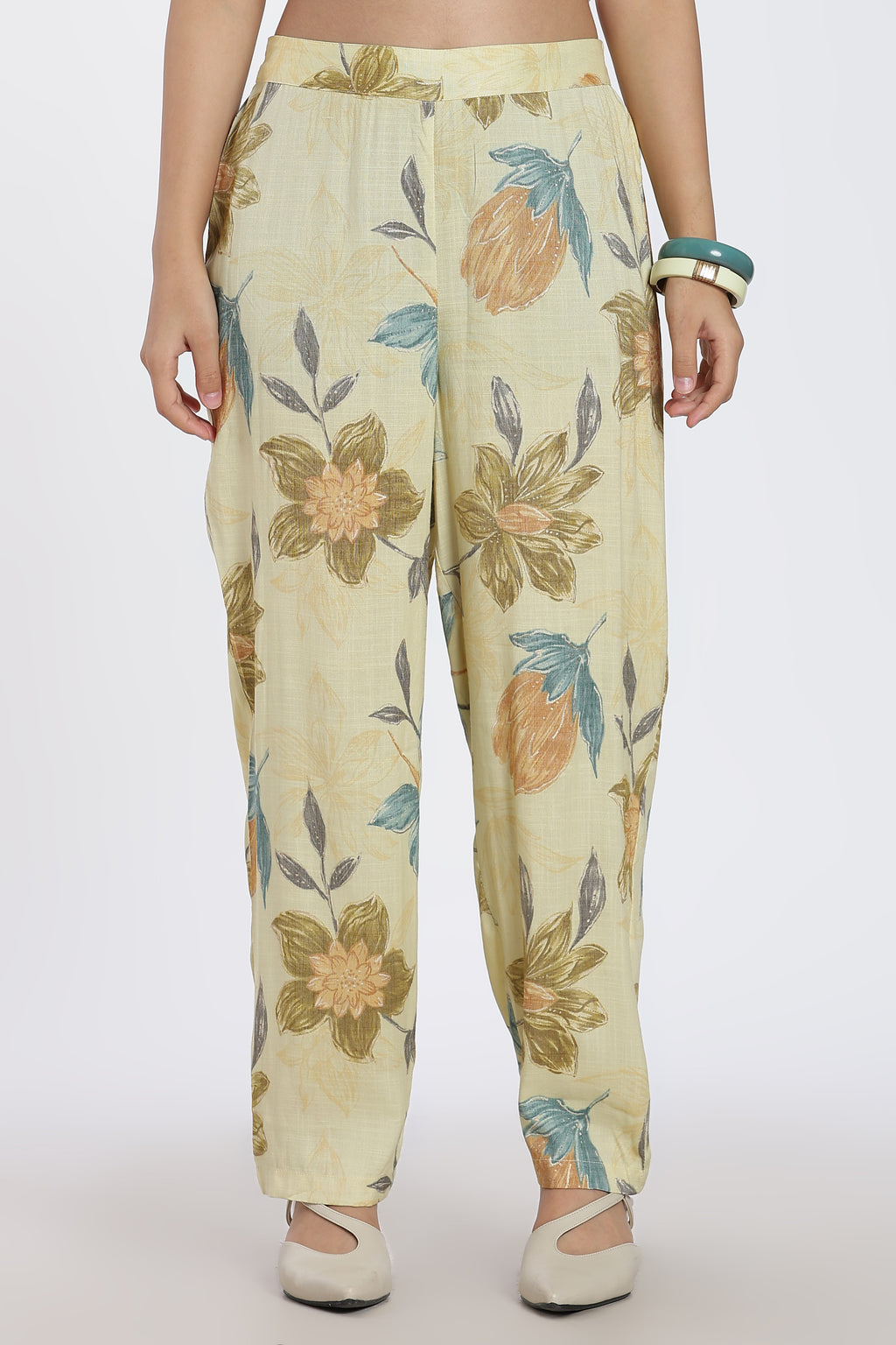 Yellow Floral Regular Fit Kurta Set for Women - Image 4