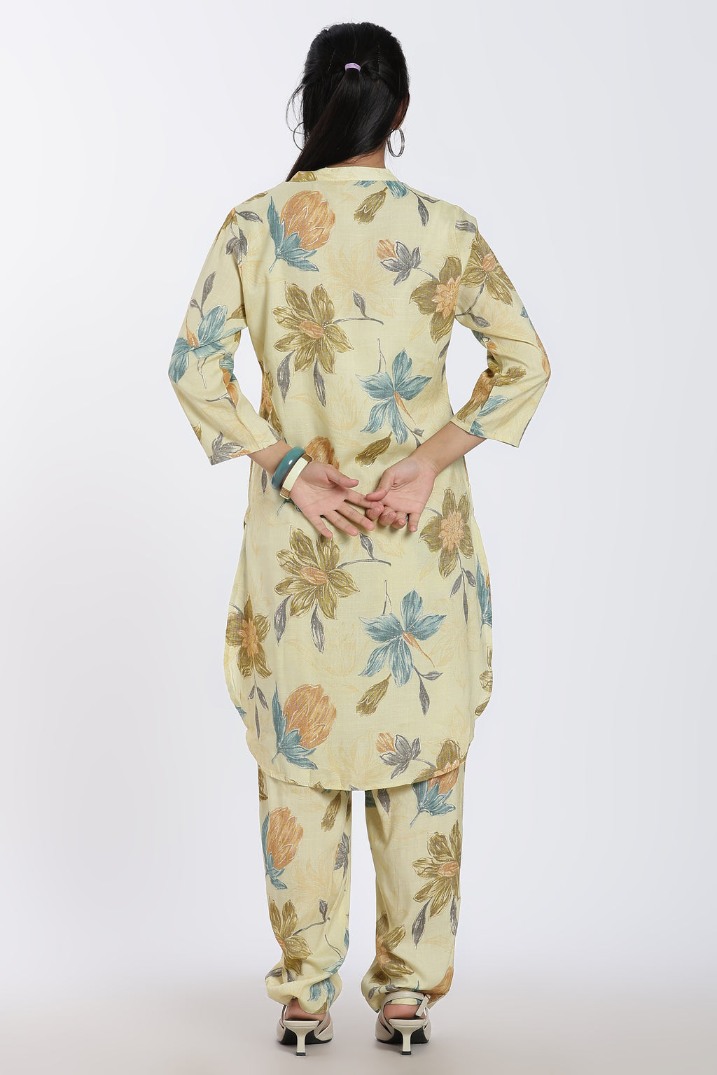 Yellow Floral Regular Fit Kurta Set for Women - Image 5