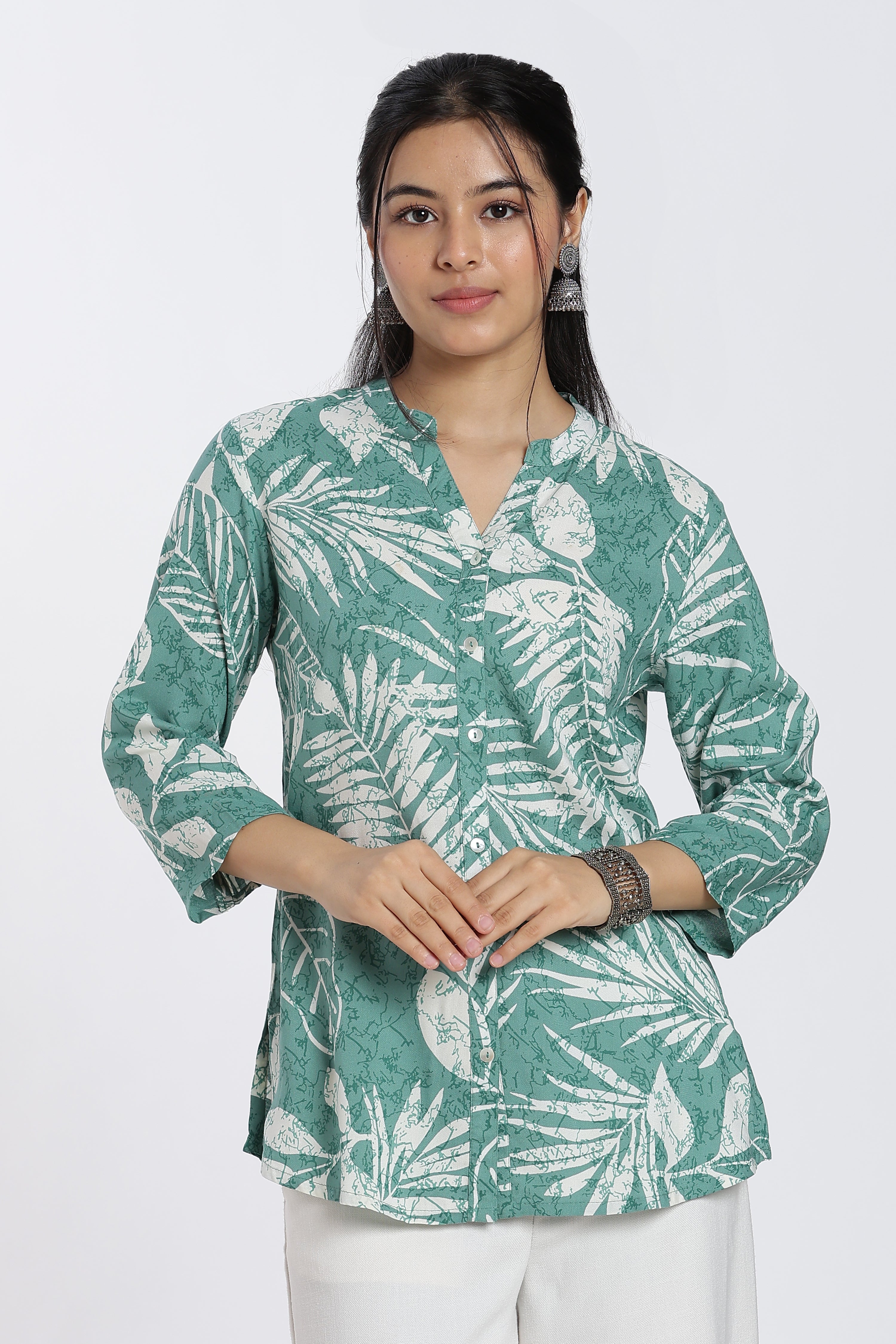 Green Leaf Print Regular Fit Tunic for Women - Image 2