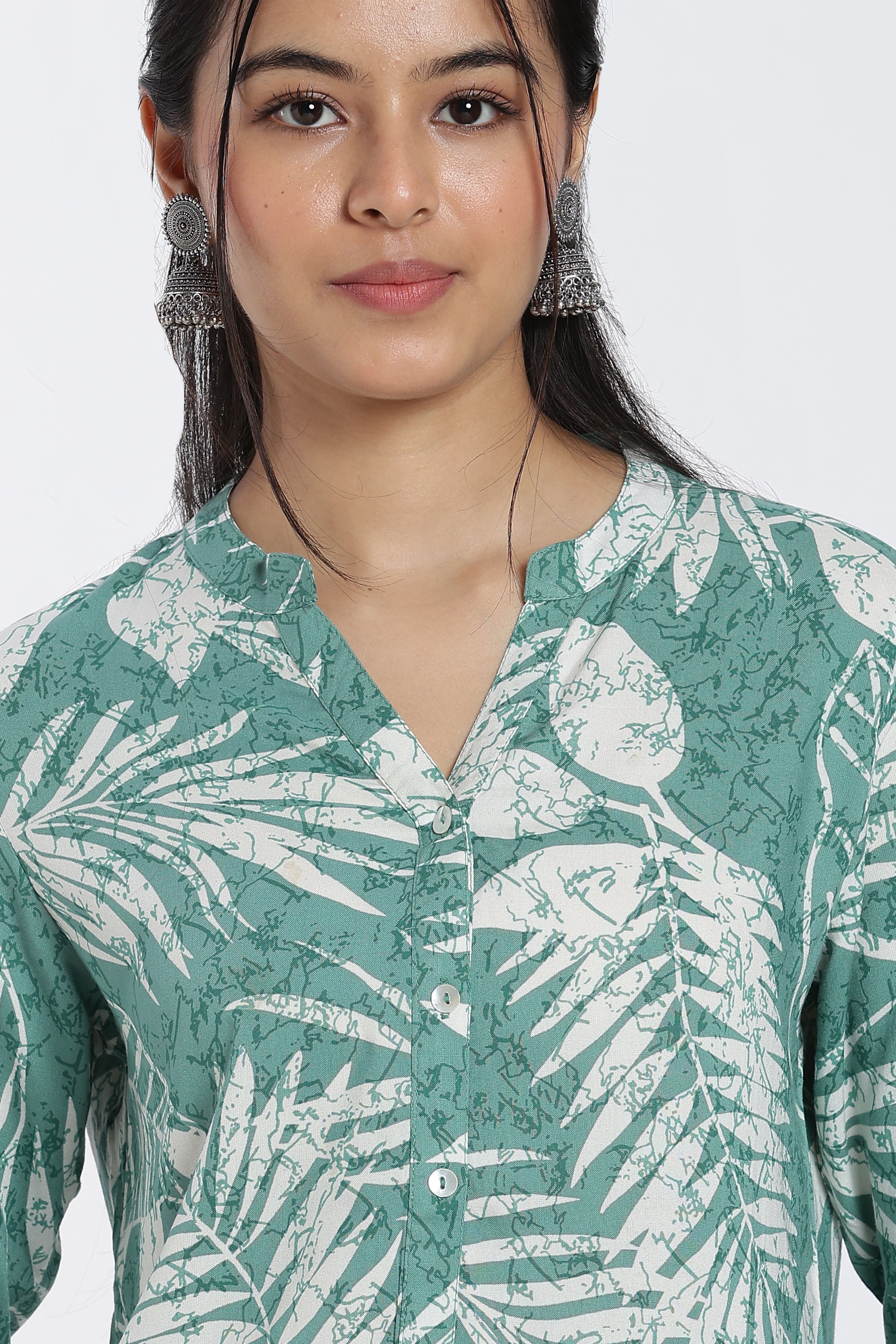 Green Leaf Print Regular Fit Tunic for Women - Image 3
