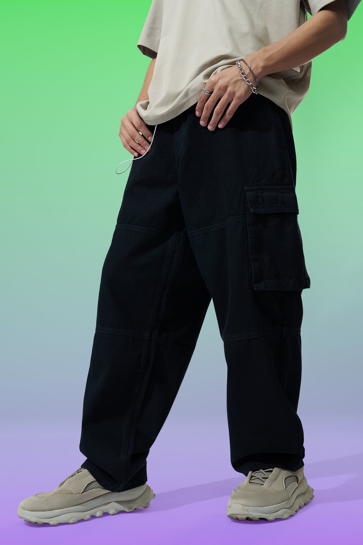 Black Solid Barrel Fit Jeans for Men - Image 1