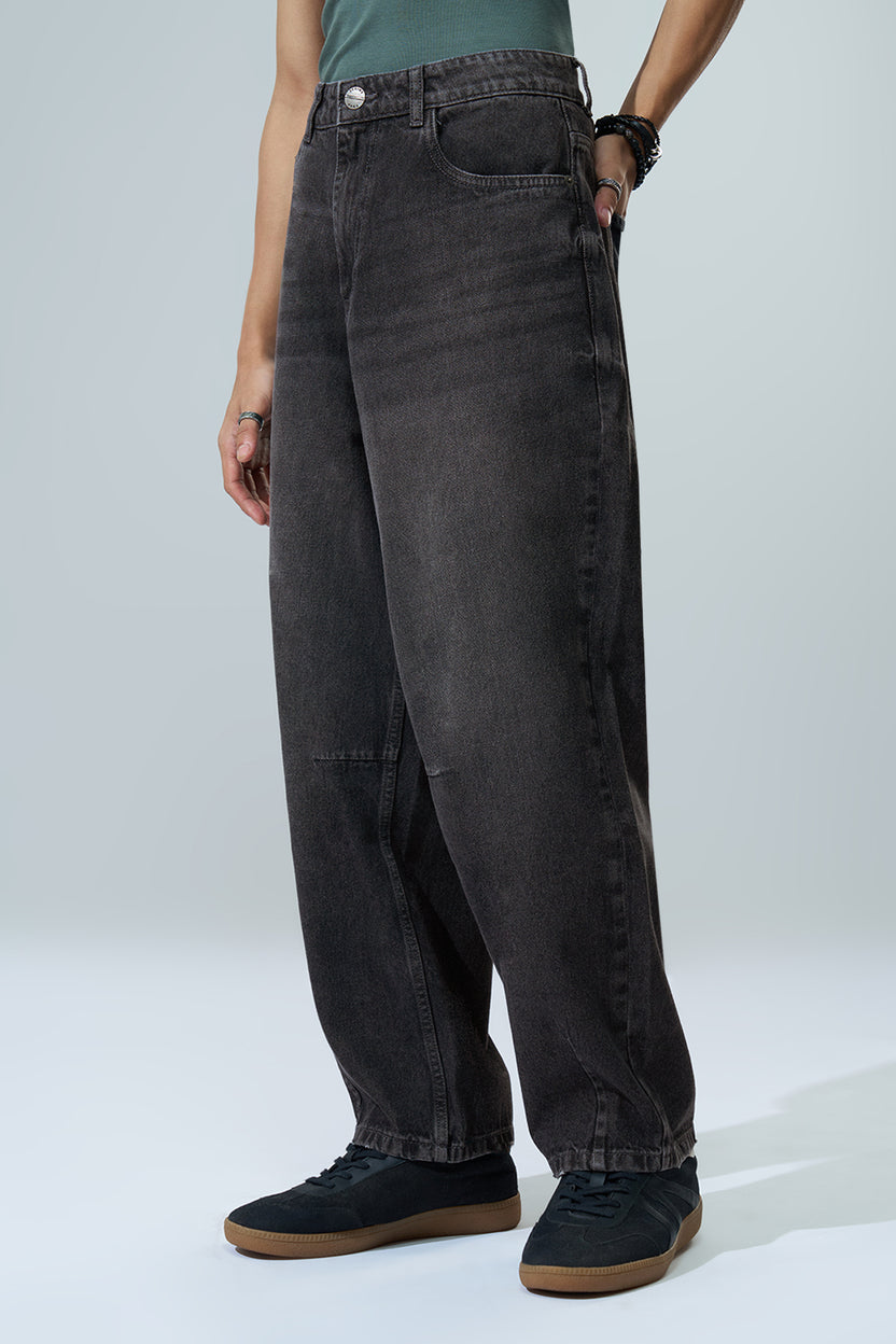 Charcoal Solid Barrel Fit Jeans For Men - Image 4