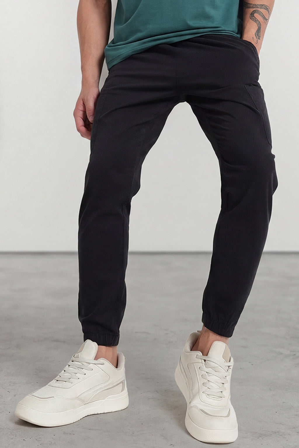 Black Solid Regular Fit Casual Trouser for Men - Image 1