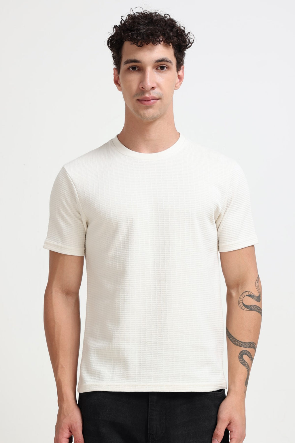 Off White Textured Regular Fit T-Shirt For Men - Image 2