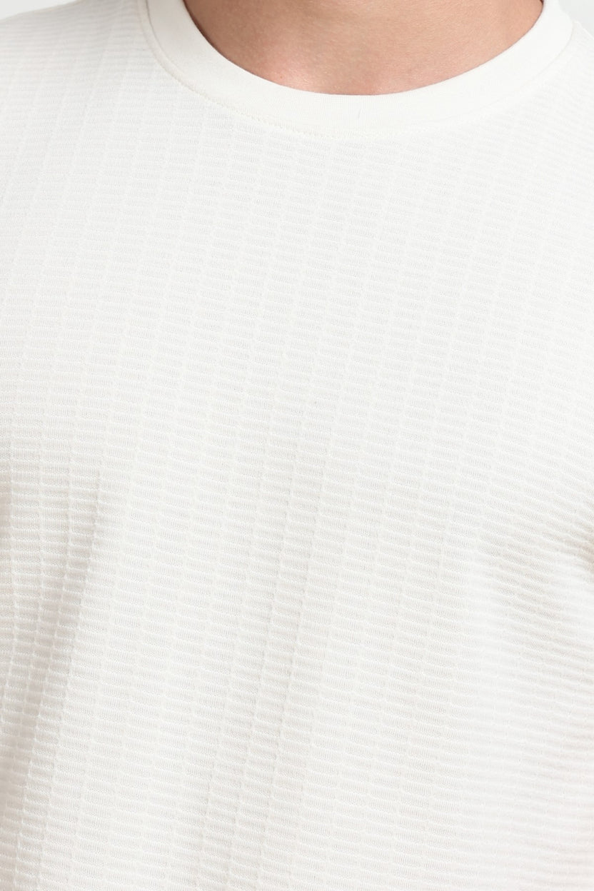 Off White Textured Regular Fit T-Shirt For Men - Image 3