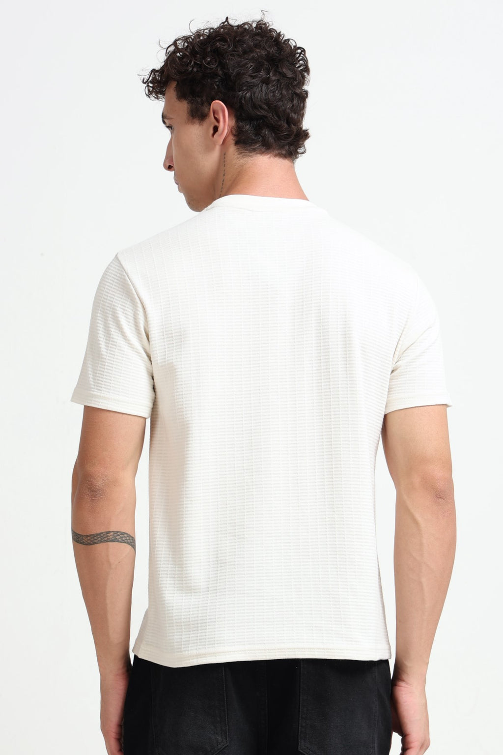 Off White Textured Regular Fit T-Shirt For Men - Image 5