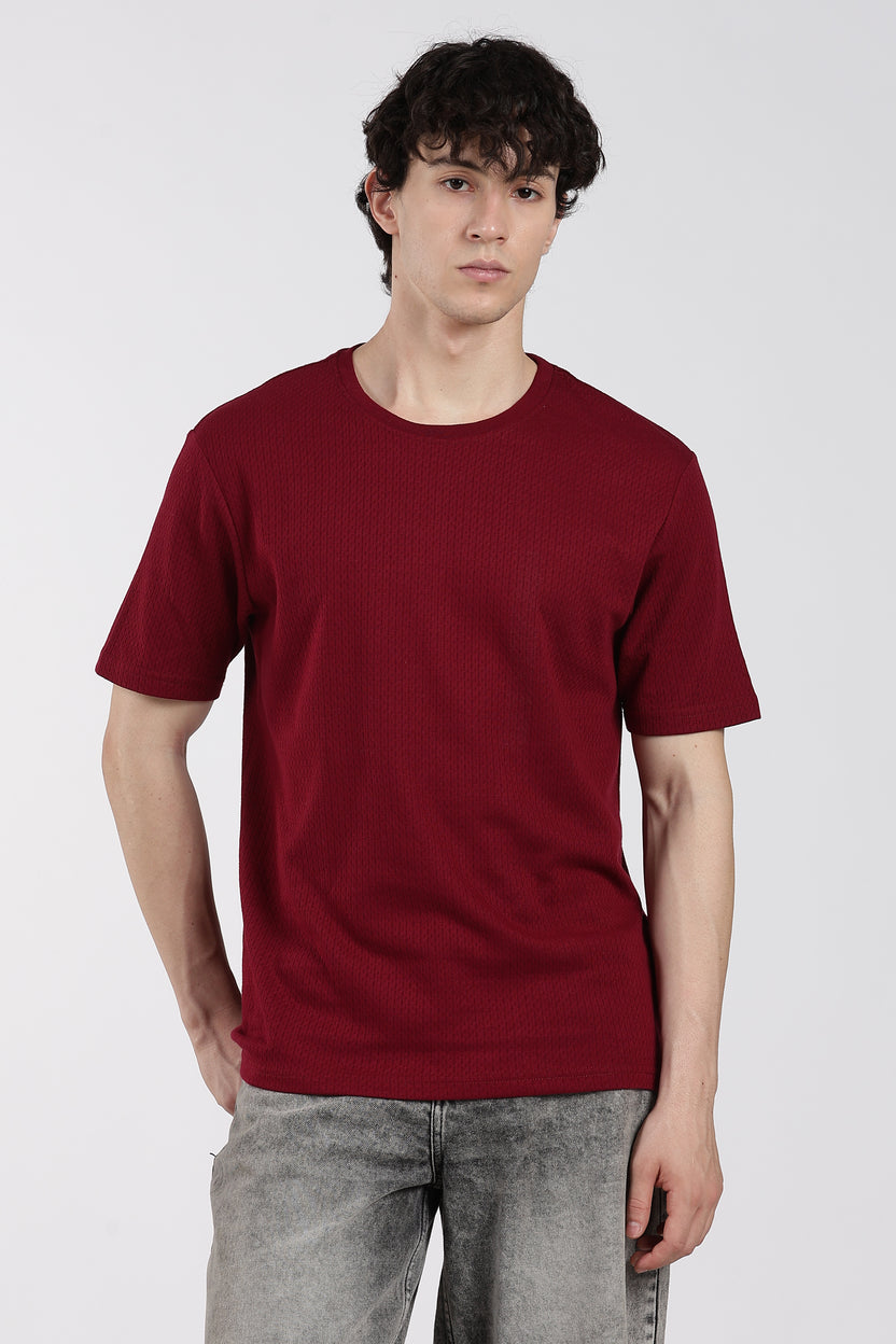Maroon Textured Regular Fit T-Shirt For Men - Image 2