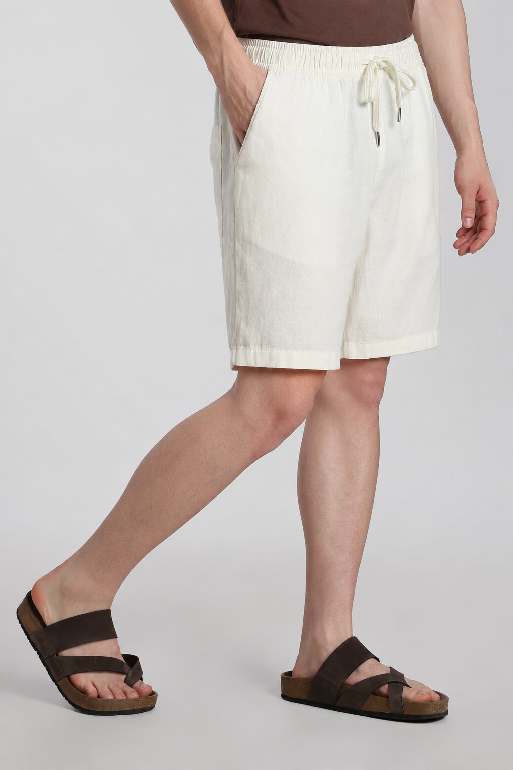 Off White 3 Pocketed Regular Fit Shorts for Men - Image 4