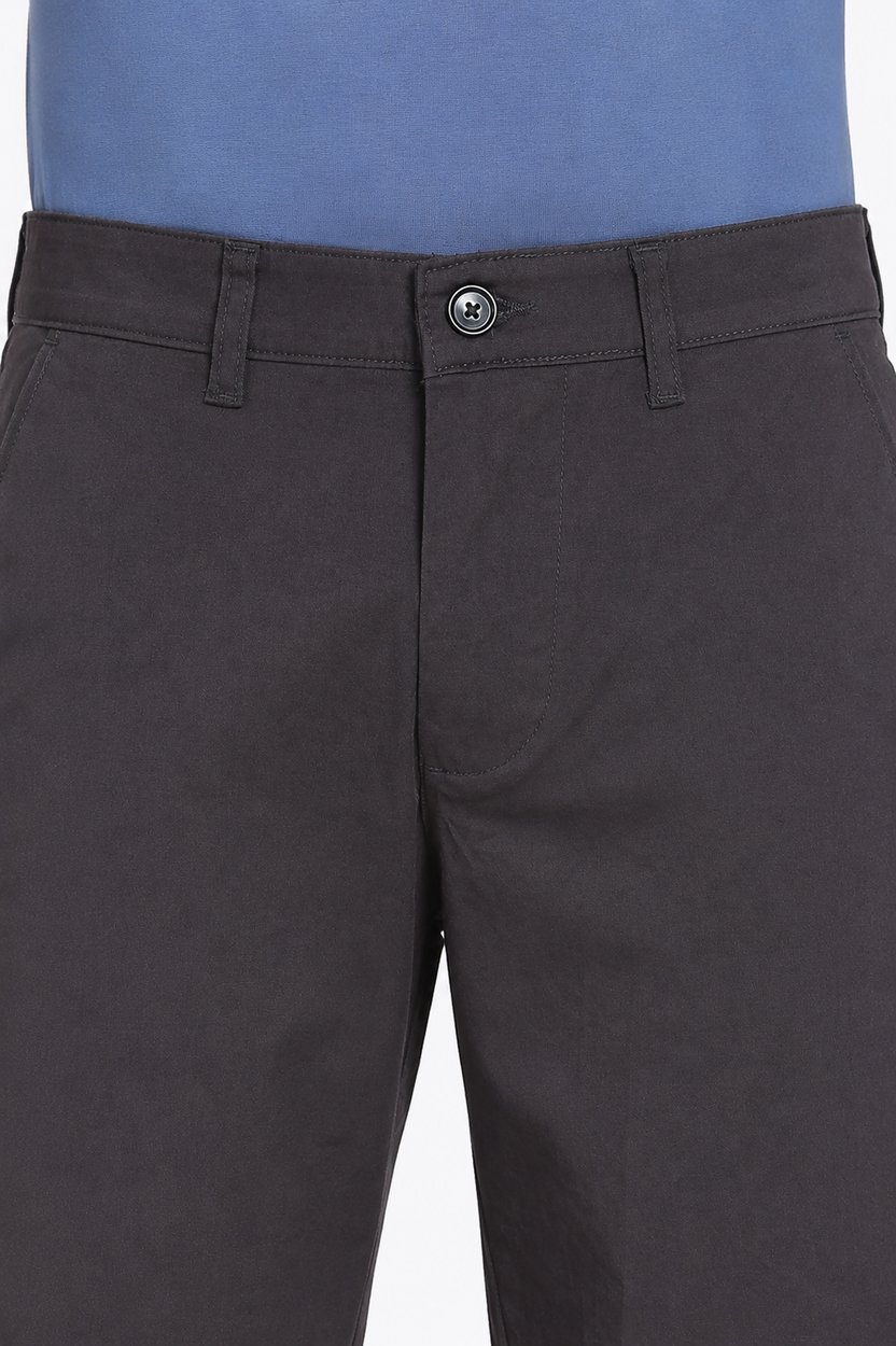 Black Solid Regular Fit Shorts For Men - Image 3
