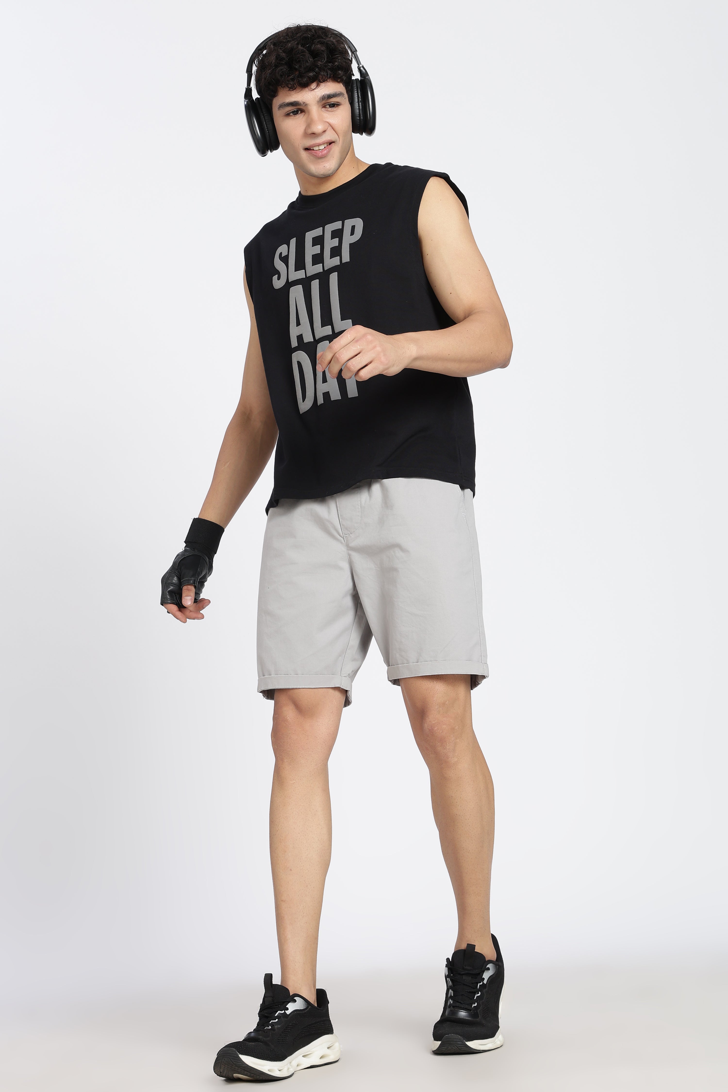 Light Grey 3 Pocketed Regular Fit Shorts for Men - Image 6