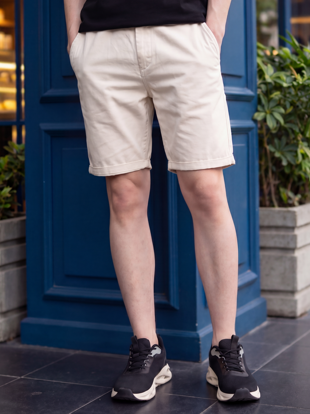 Off White 3 Pocketed Regular Fit Shorts For Men - Image 1
