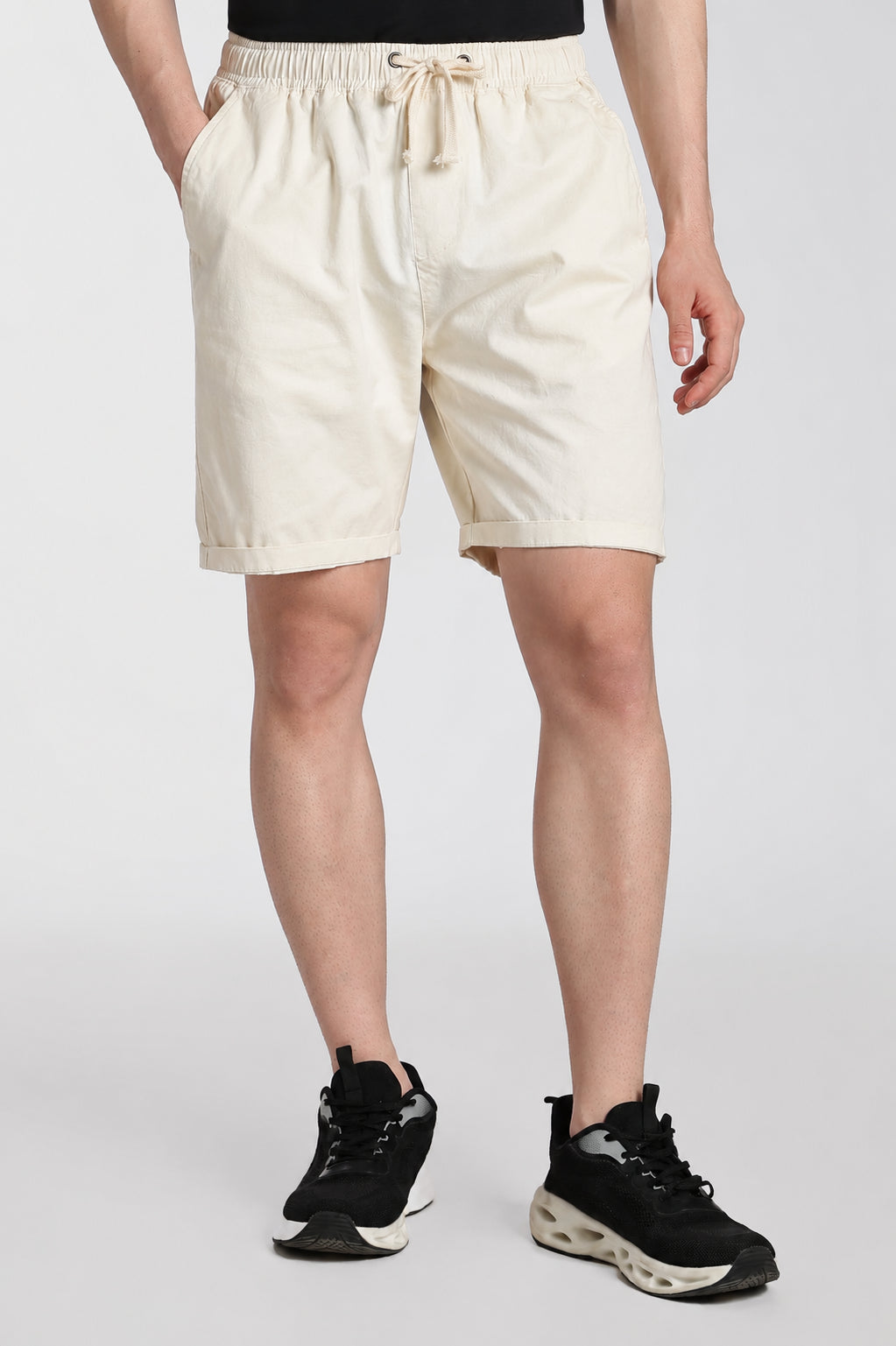 Off White 3 Pocketed Regular Fit Shorts For Men - Image 2