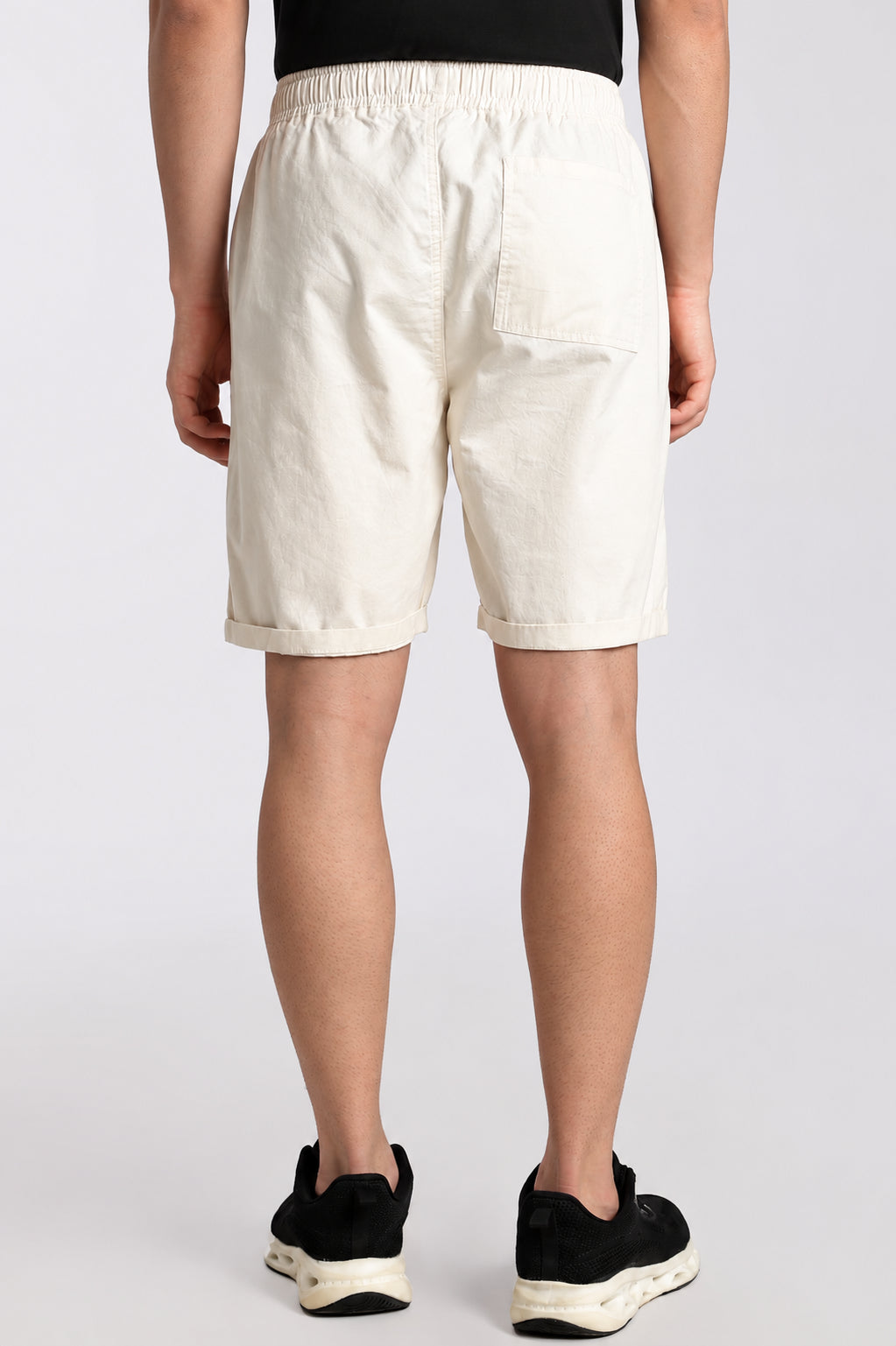 Off White 3 Pocketed Regular Fit Shorts For Men - Image 5
