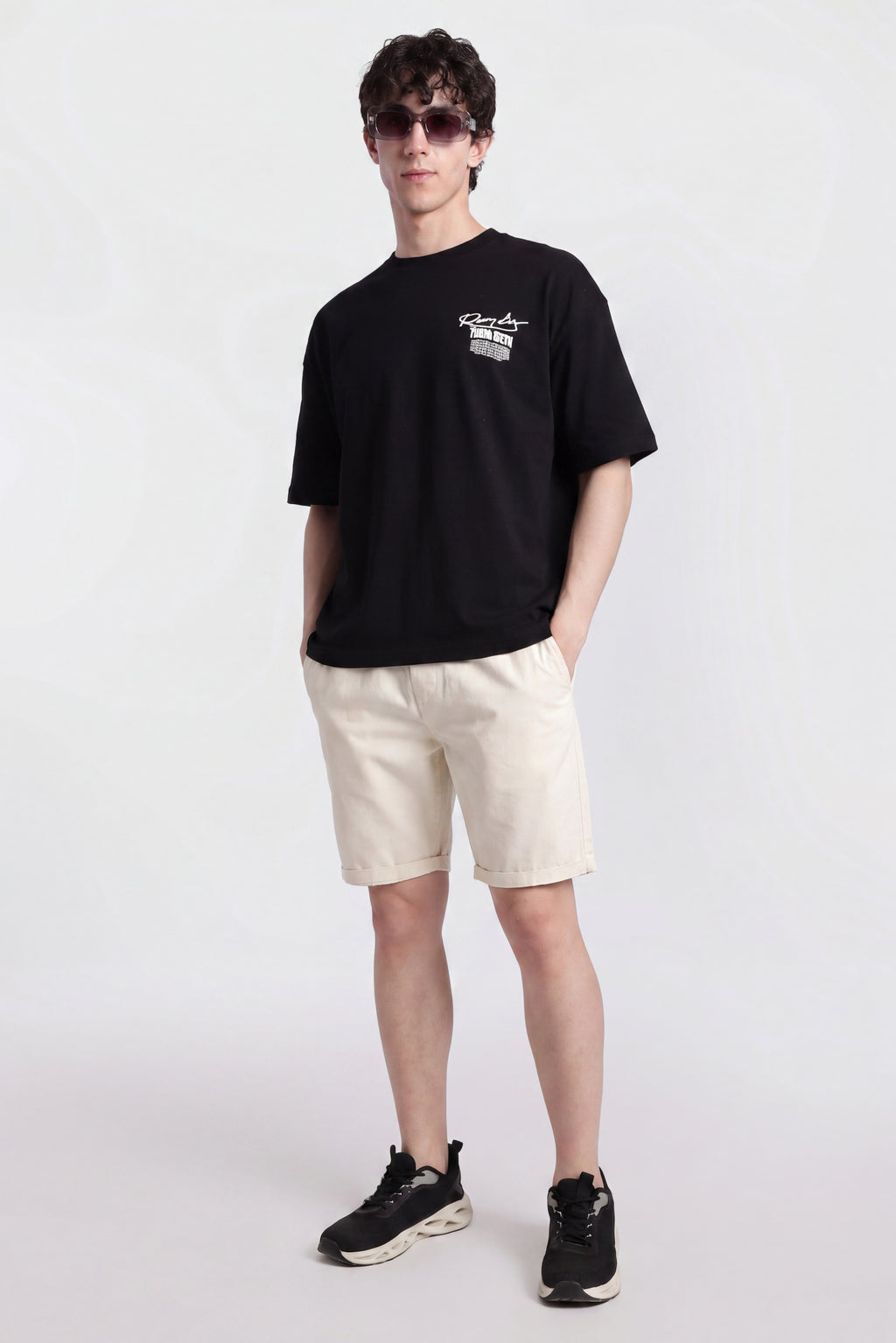 Off White 3 Pocketed Regular Fit Shorts For Men - Image 6