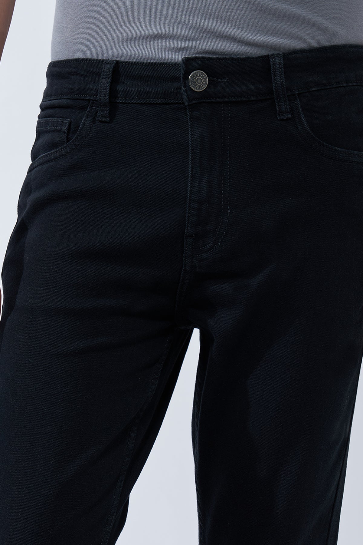 Black Solid Slim Fit Jeans for Men - Image 7