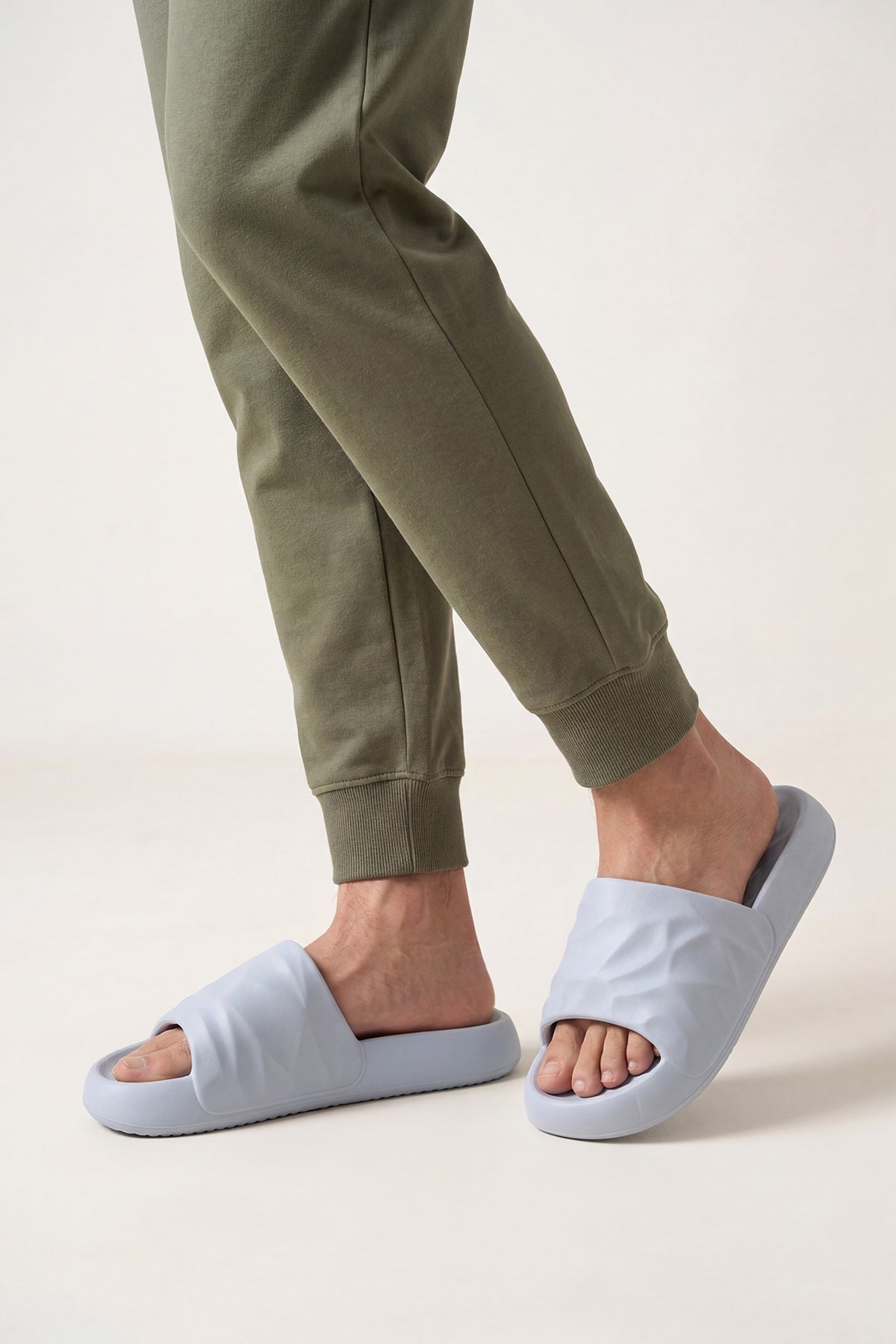 Light Grey Textured Pool Slides for Men - Image 1