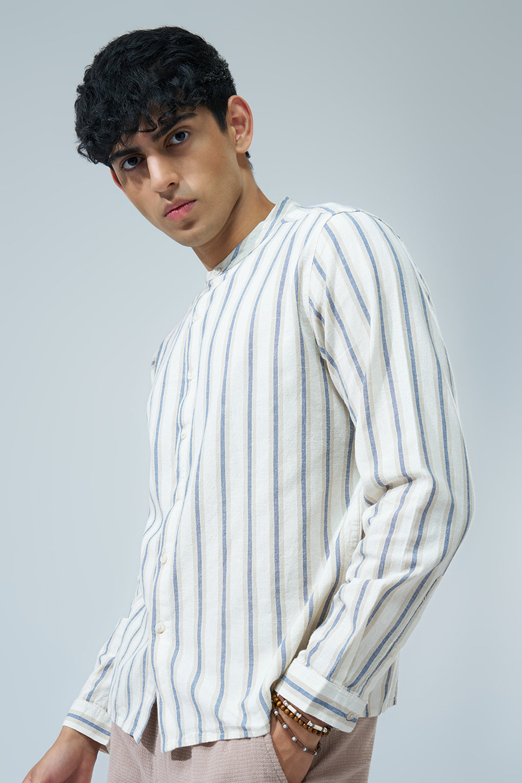 Off White Striped Regular Fit Shirt For Men - Image 4