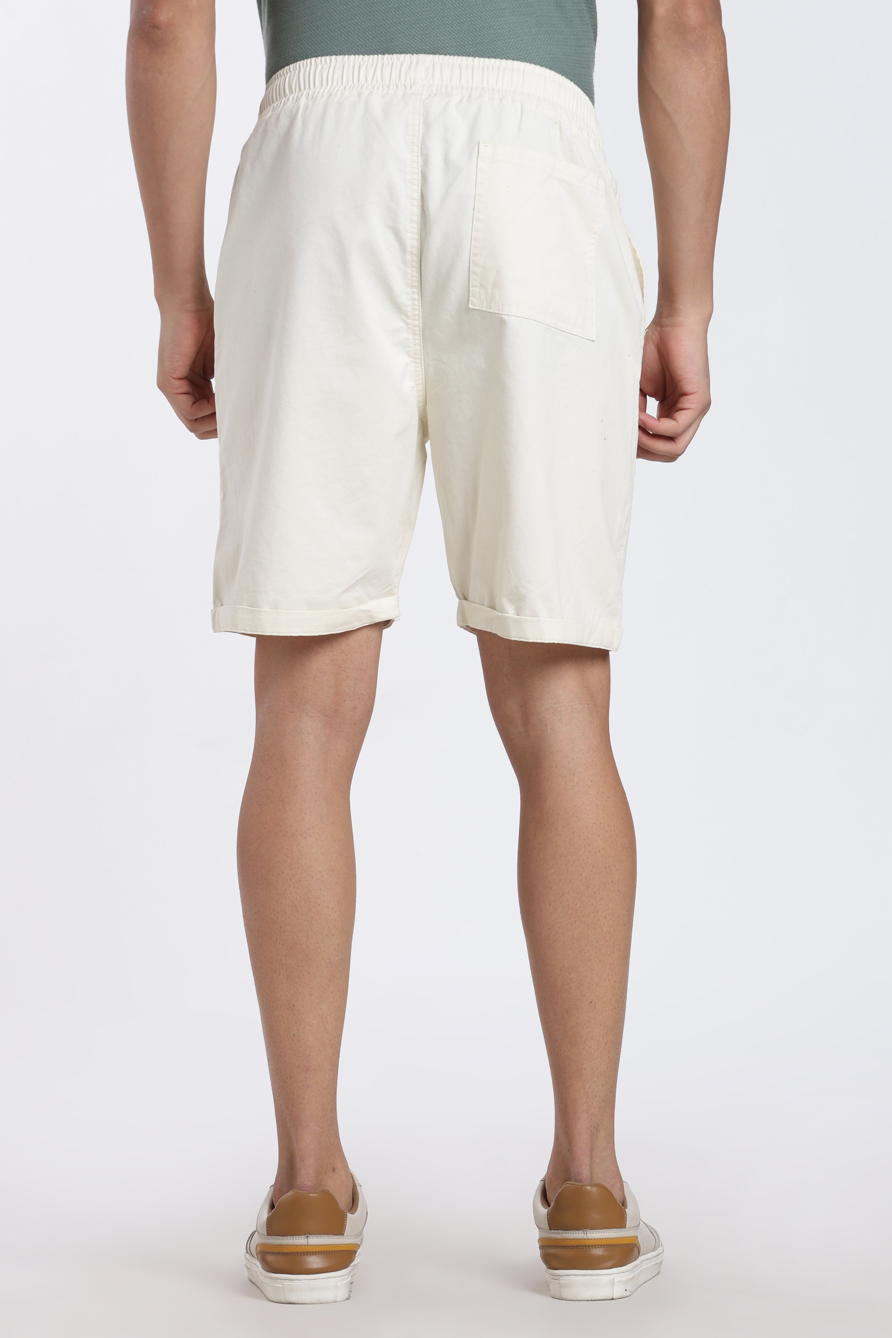 Off White Solid Oversized Fit Shorts for Men - Image 5