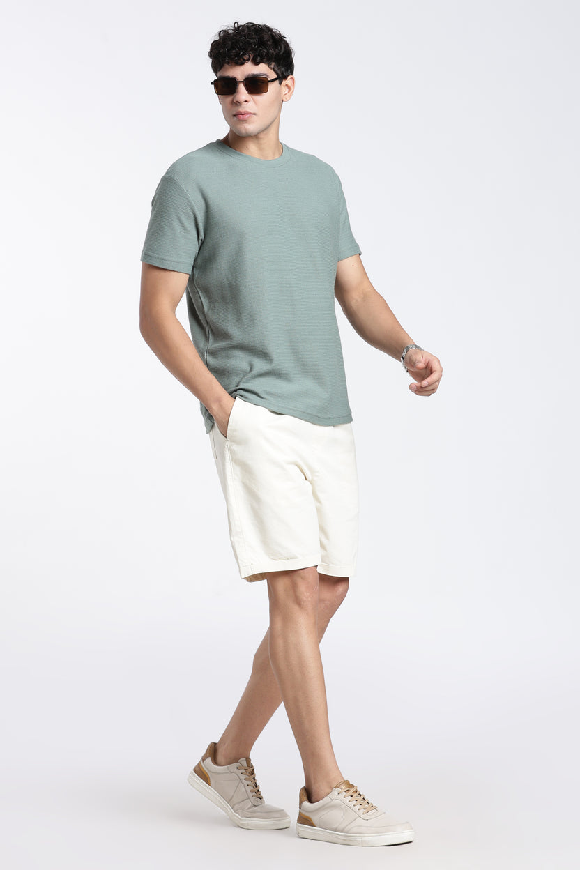 Off White Solid Oversized Fit Shorts For Men - Image 6