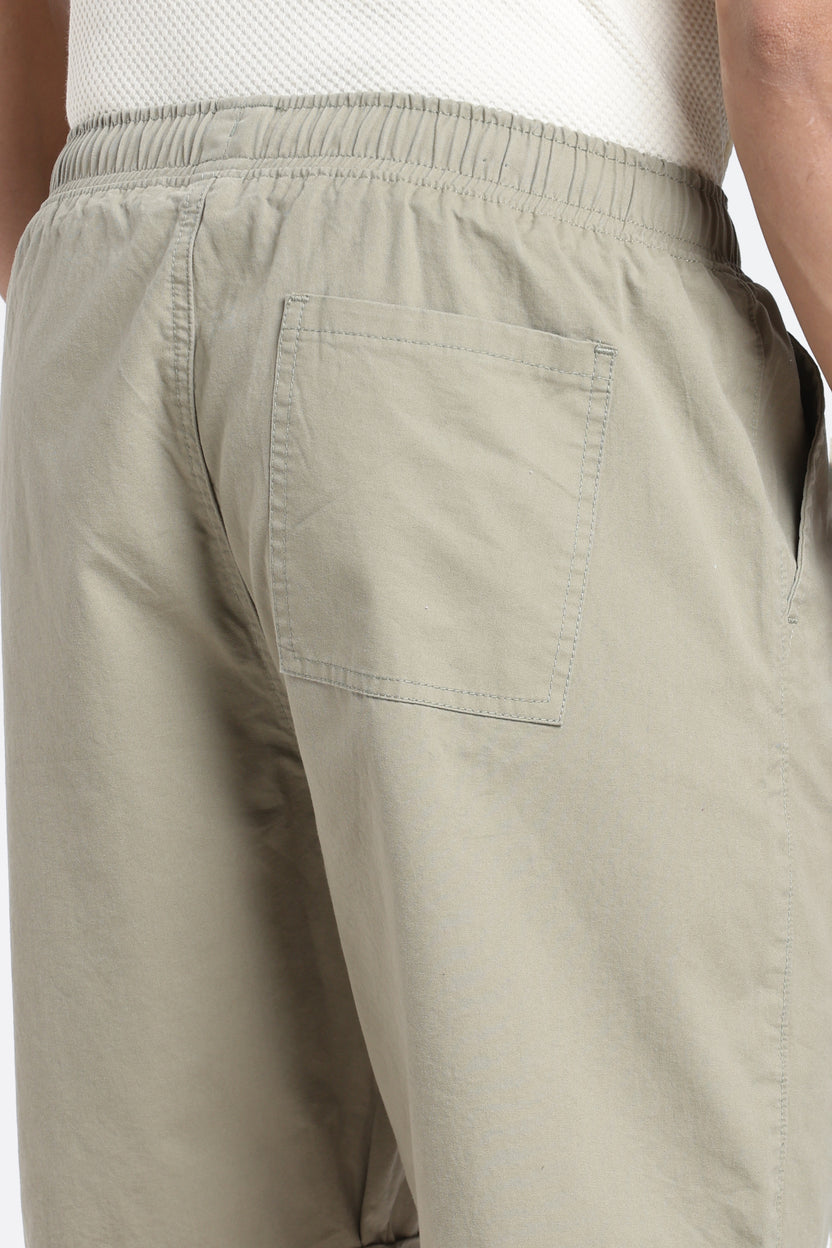 Green Solid Oversized Fit Shorts For Men - Image 3